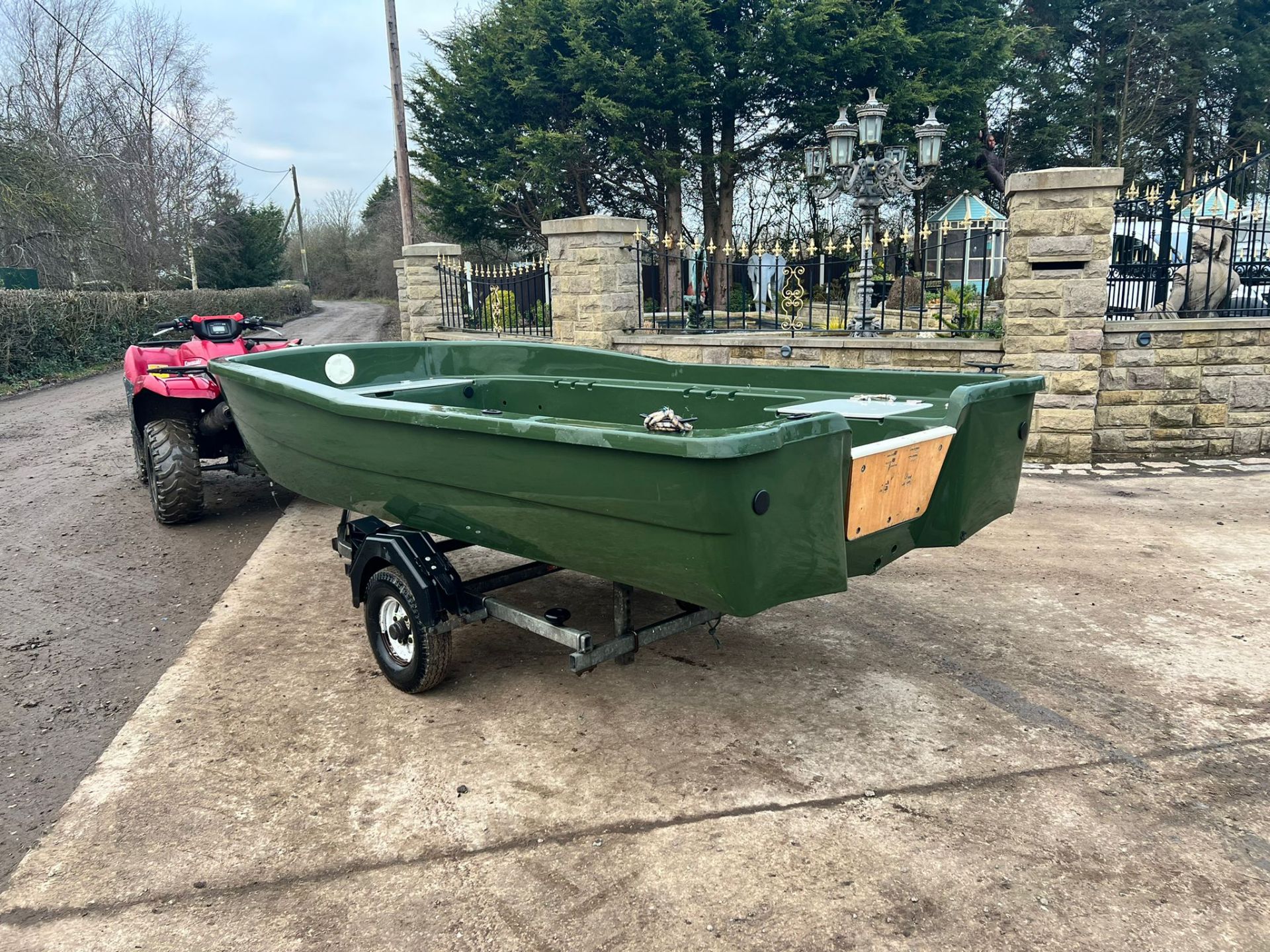 RIGFLEX AQUAPECHE 370 BOAT ON INDESPENSION MERIT SINGLE AXEL SPORT BOAT TRAILER WITH WINCH *PLUS VAT - Image 3 of 13