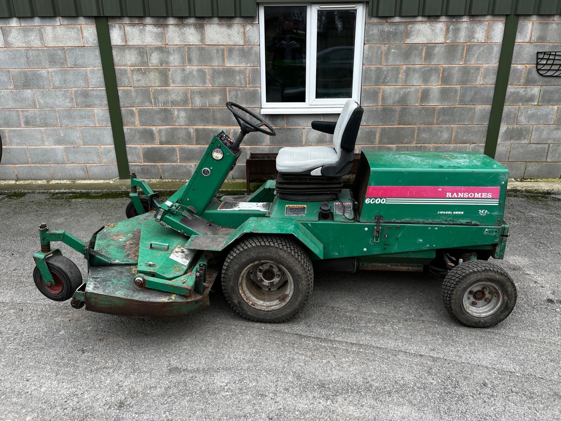 RANSOMES 6000 OUT FRONT MOWER, 4WD, 5ft CUT WIDTH, 3 CYLINDER KUBOTA DIESEL ENGINE *NO VAT* - Image 2 of 7