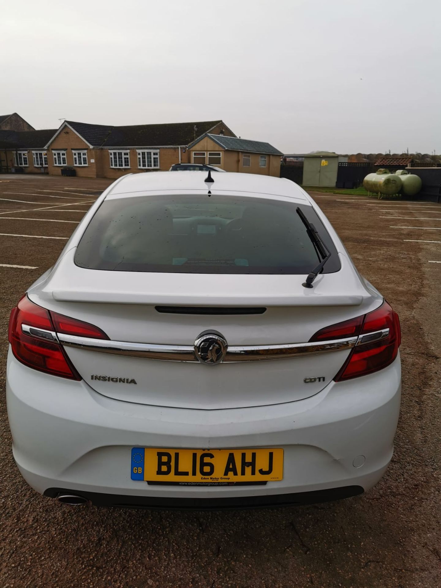 2016 VAUXHALL INSIGNIA SRI NAV CDTI EFLEX WHITE HATCHBACK, 75,492 MILES *NO VAT* - Image 6 of 27