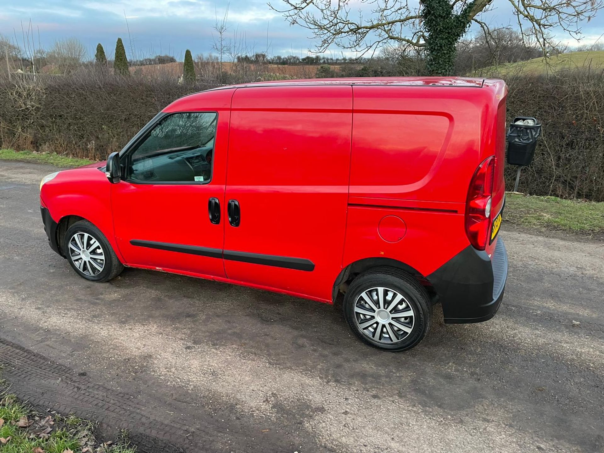 2013/13 REG FIAT DOBLO 16V MULTIJET 1.25 DIESEL RED PANEL VAN, SHOWING 0 FORMER KEEPERS *NO VAT* - Image 4 of 17