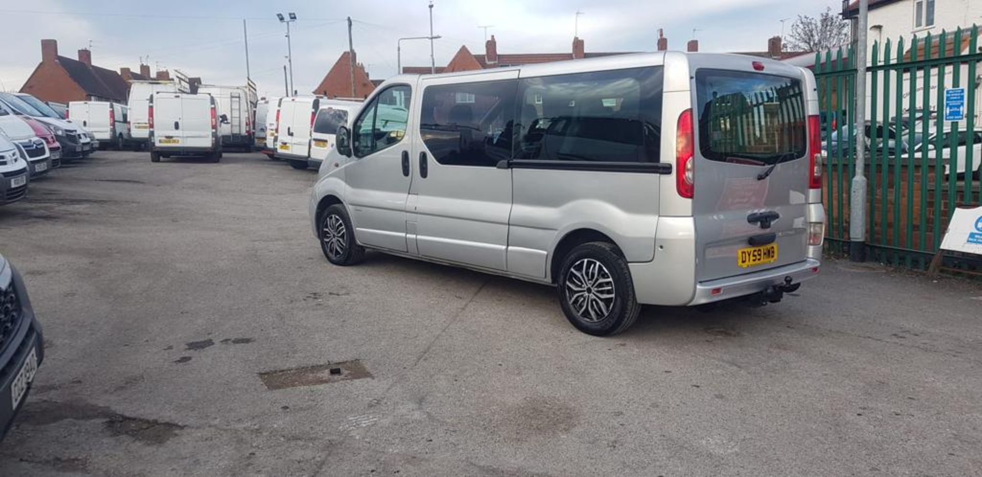 2009 VAUXHALL VIVARO COMBI LWB SILVER MINIBUS, 2.0 DIESEL ENGINE, 234,770 MILES *NO VAT* - Image 4 of 13