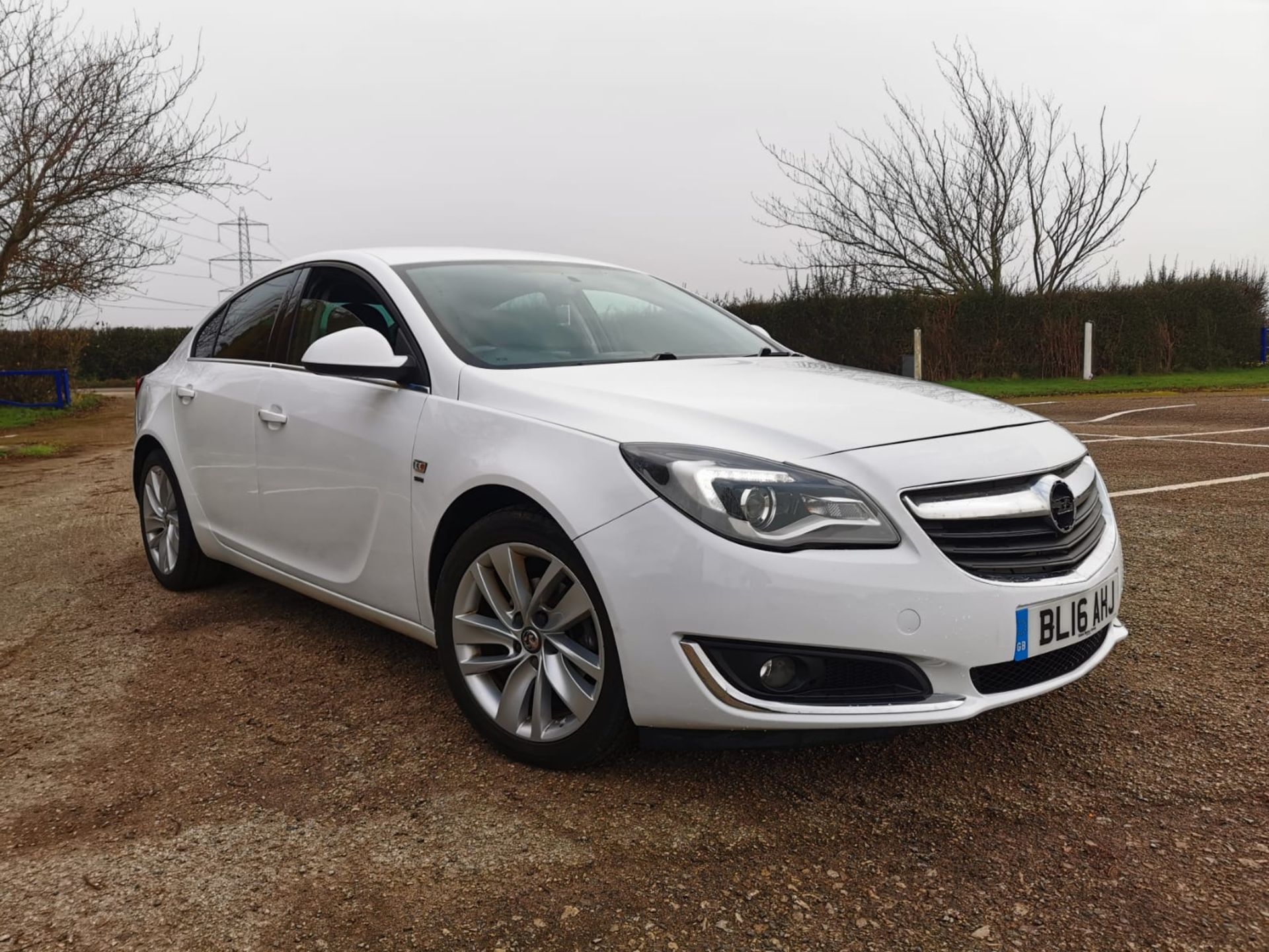 2016 VAUXHALL INSIGNIA SRI NAV CDTI EFLEX WHITE HATCHBACK, 75,492 MILES *NO VAT*