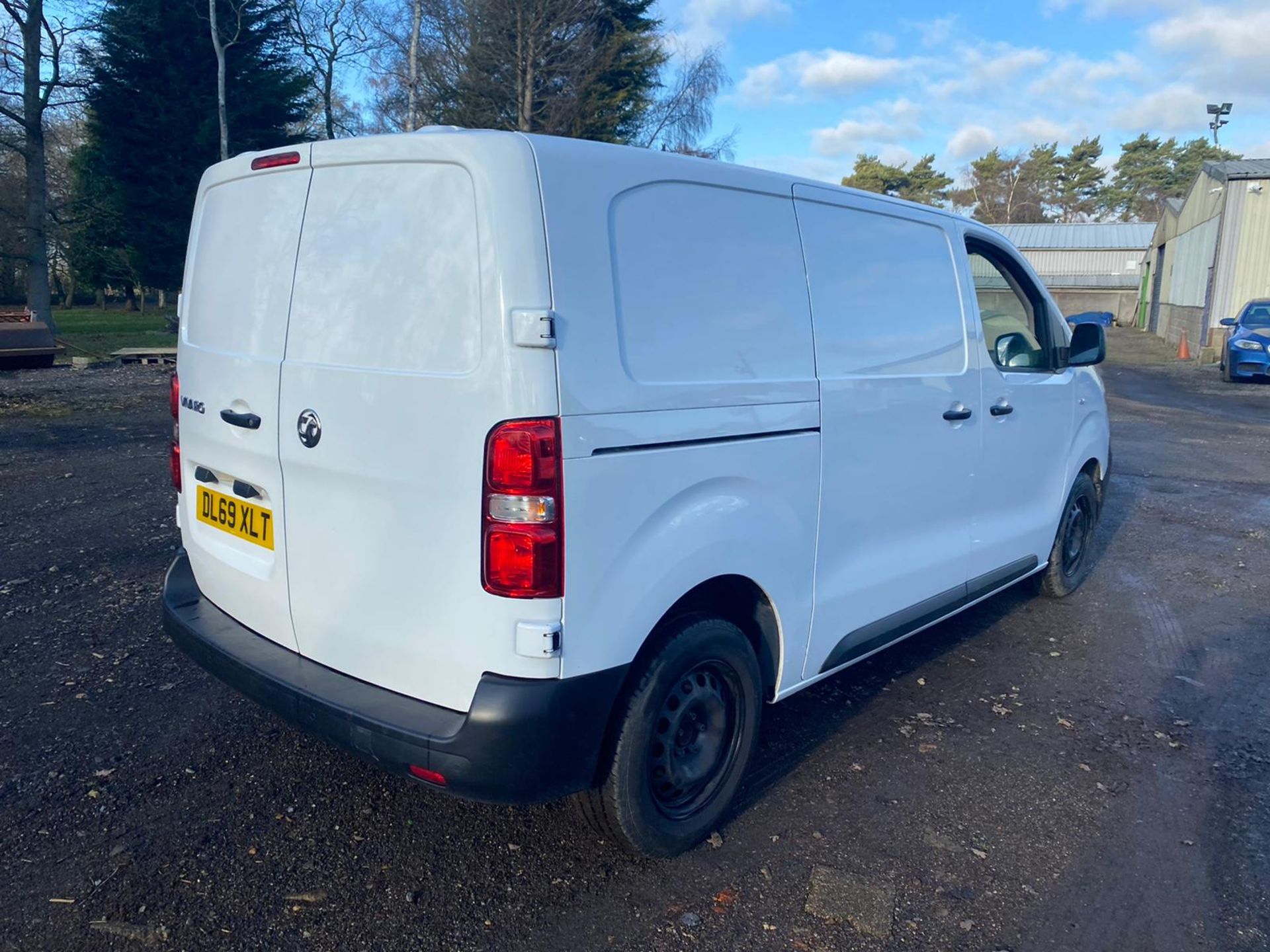 2020/69 VAUXHALL VIVARO 2900 DYNAMIC S/S WHITE PANEL VAN, 71K MILES, EURO 6, AIR CON *PLUS VAT* - Image 6 of 10