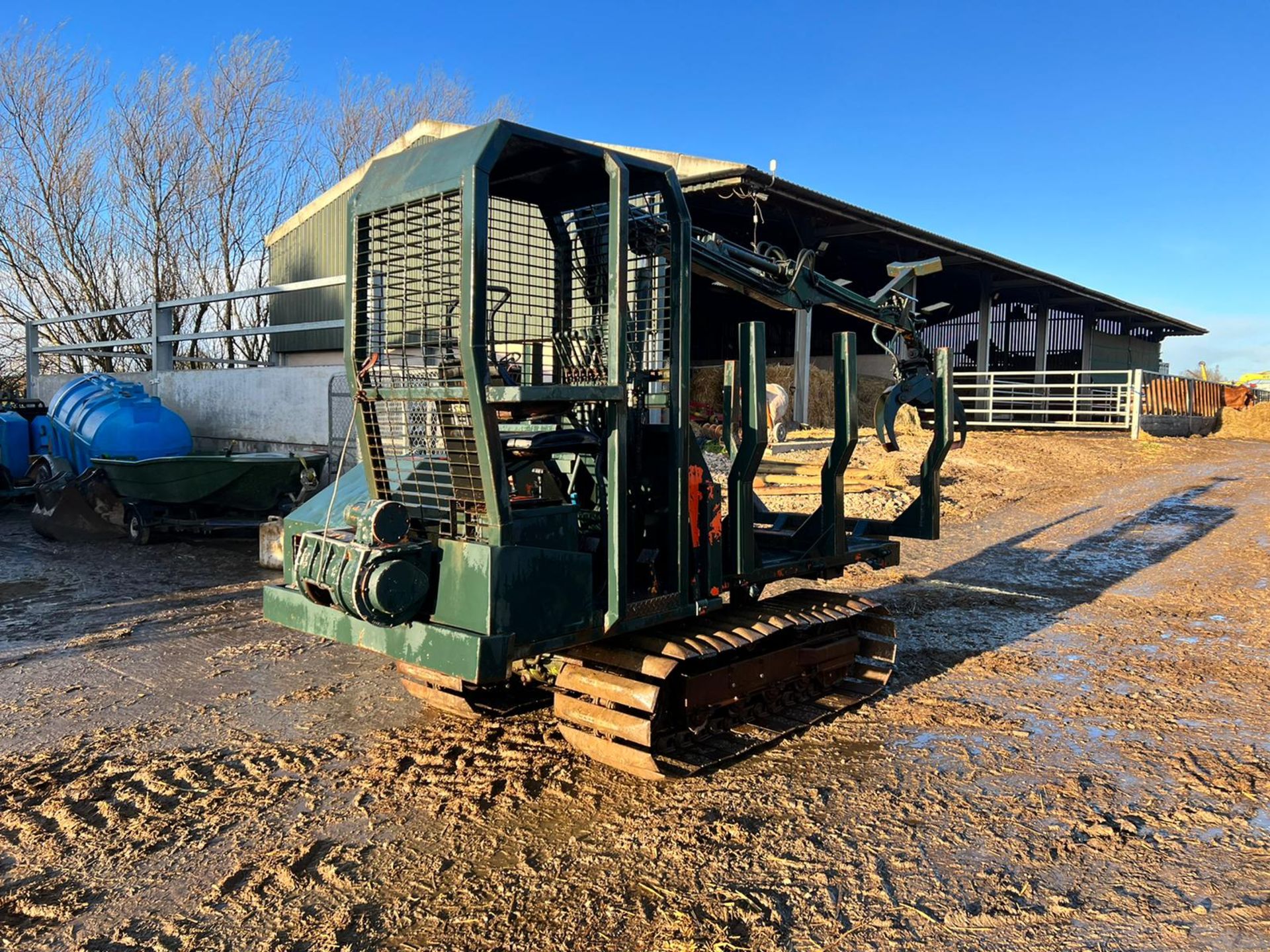 KUBOTA 3 TON TRACKED DUMPER / LOG FORWARDER WITH CRANE / TIMBER GRAB AND FRONT WINCH *PLUS VAT* - Image 2 of 16