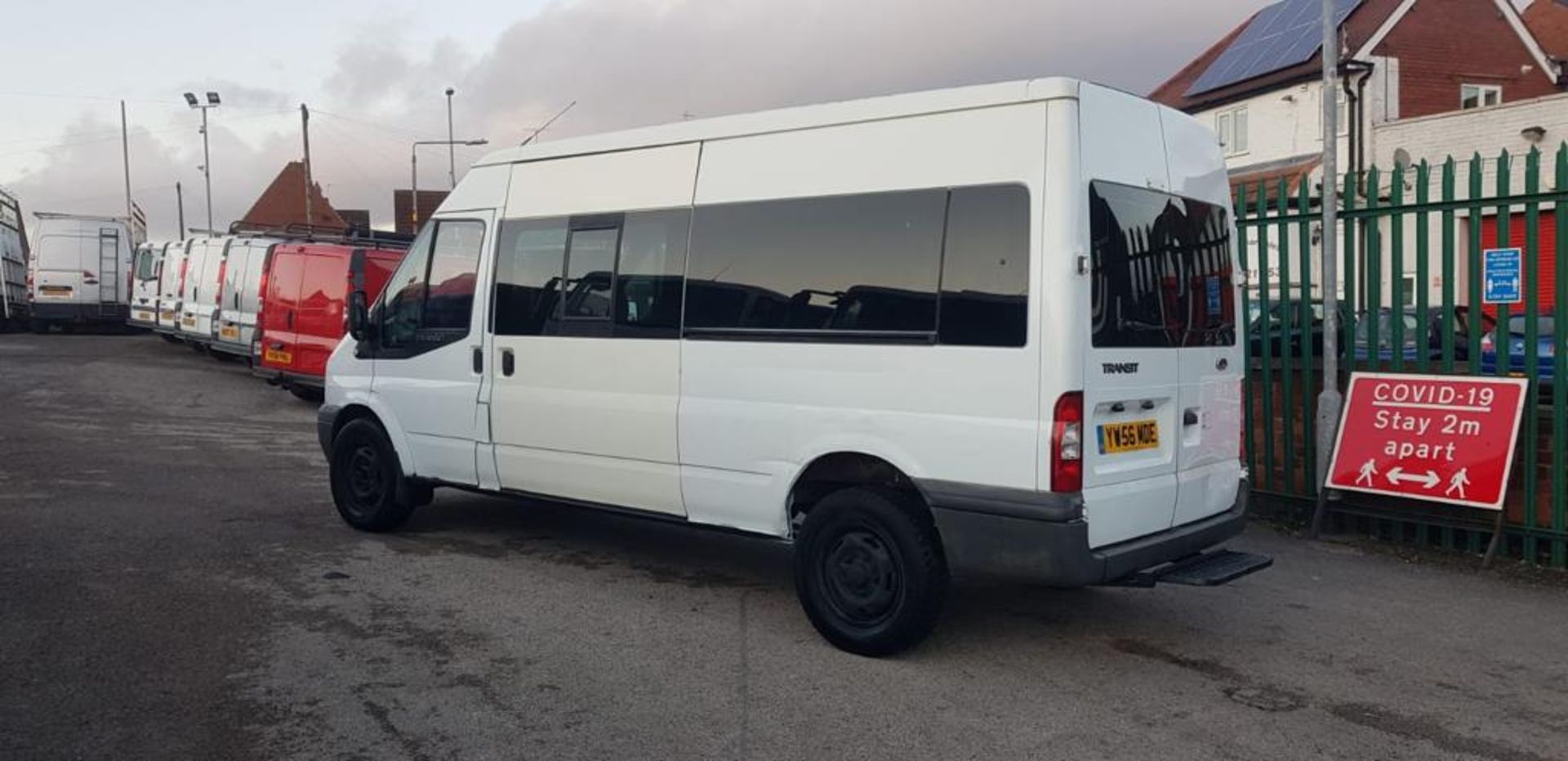 2006 FORD TRANSIT 15 SEATER WHITE MINIBUS, 2.4 DIESEL ENGINE, 142,701 MILES *NO VAT* - Image 4 of 10