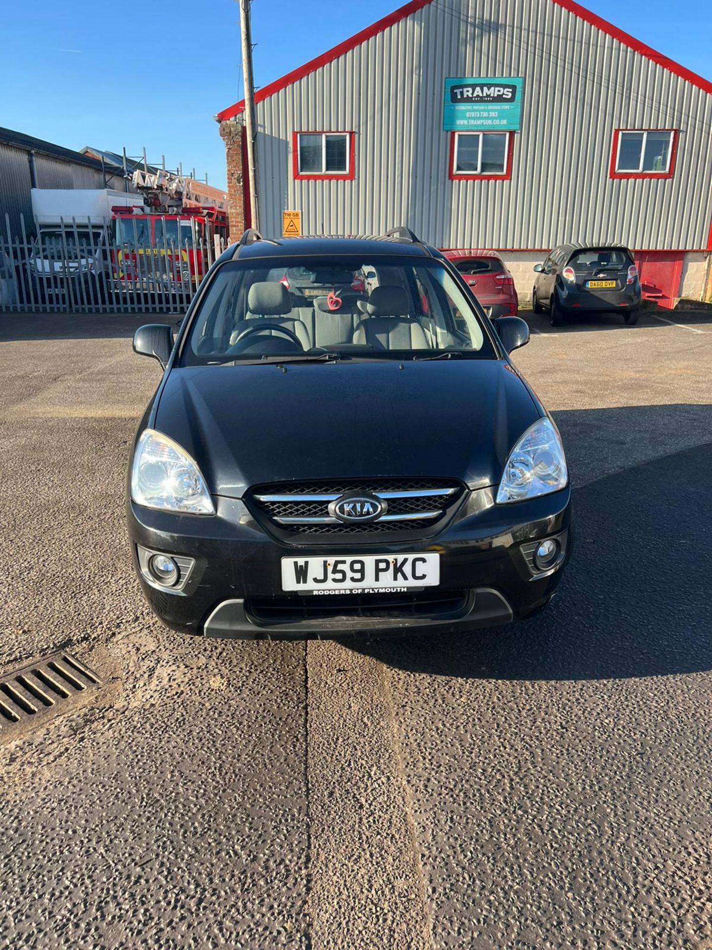 2009/59 KIA CARENS GS CRDI BLACK 5+2 SEATER MPV, 52,939 MILES, MANUAL 6 GEARS *NO VAT* - Image 2 of 33