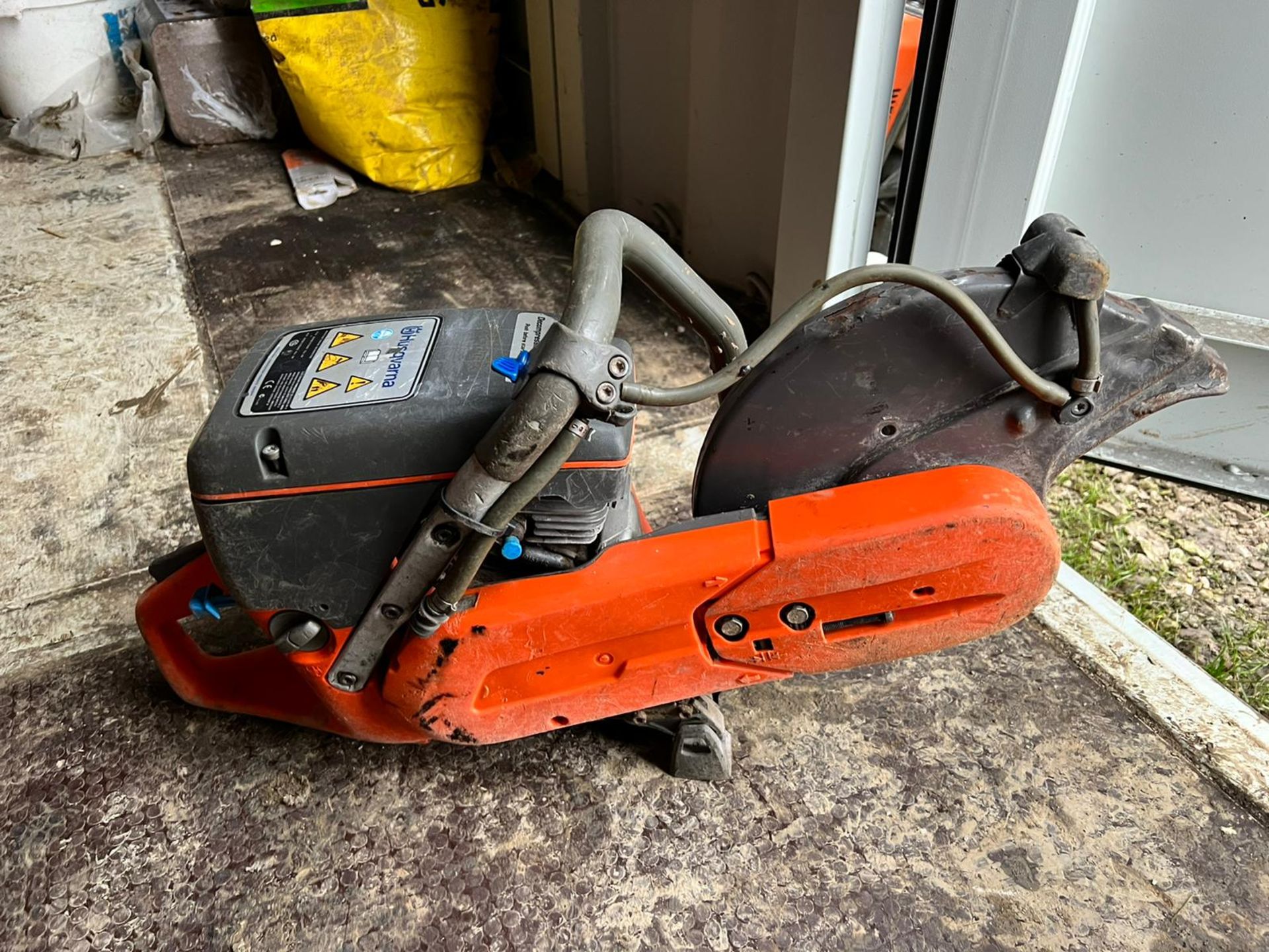 HUSQVARNA K760 DISC CUTTER, UNTESTED, 2 STROKE FUEL ONLY, NO BLADE *PLUS VAT* - Image 5 of 7