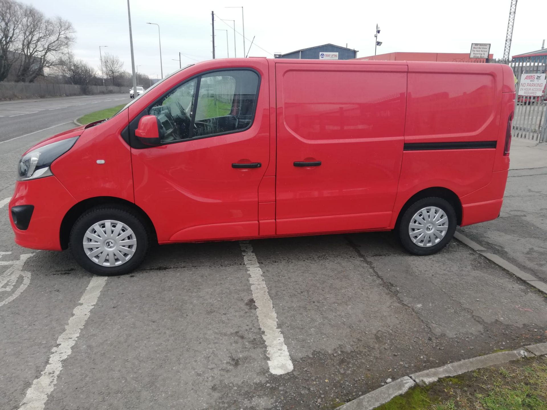 2018 VAUXHALL VIVARO 2700 CDTI RED PANEL VAN, 131K MILES, 1.6 DIESEL, EURO 6 *PLUS VAT* - Image 4 of 10