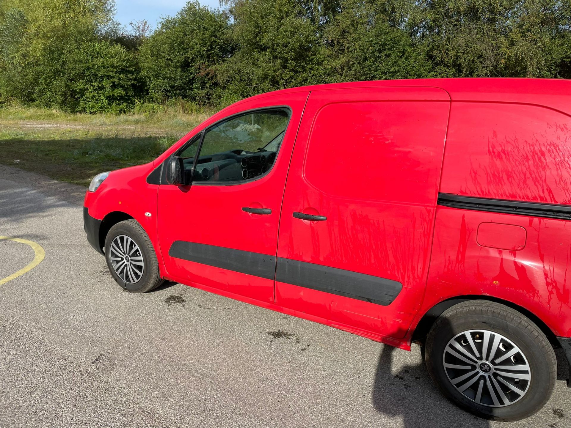 2012 PEUGEOT PARTNER 625 S L1 HDI RED PANEL VAN, 91,198 MILES, 1.6 DIESEL ENGINE *NO VAT* - Image 5 of 18