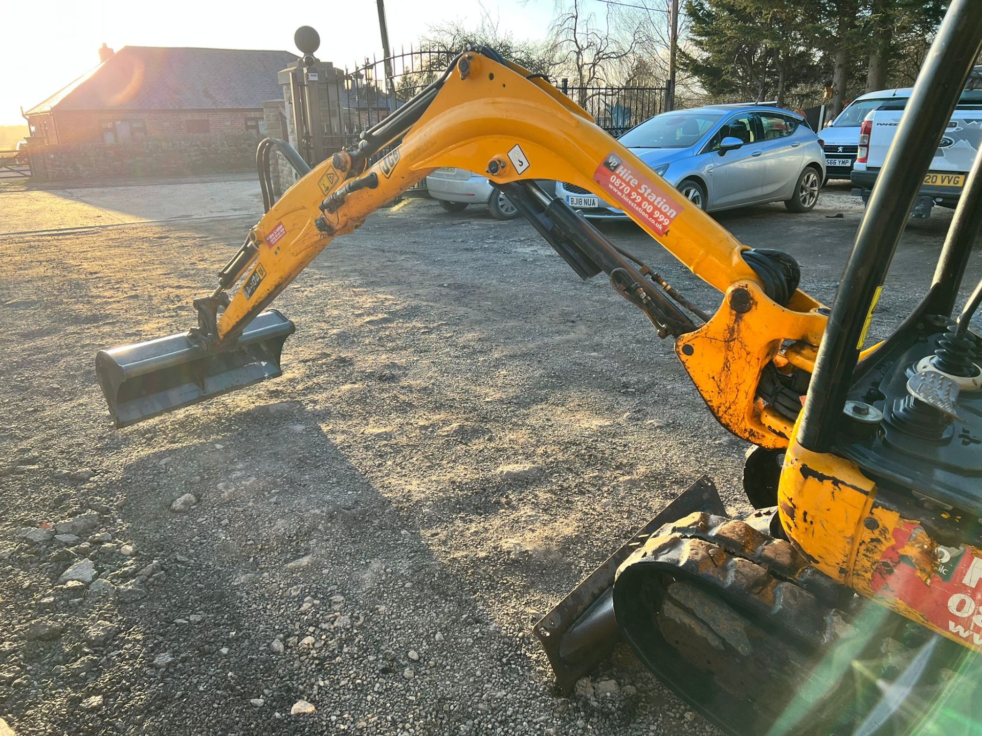 2010 JCB 8014 1.4 TON MINI DIGGER, RUNS DRIVES AND DIGS, SHOWING A LOW AND GENUINE 972 HOURS - Image 17 of 17