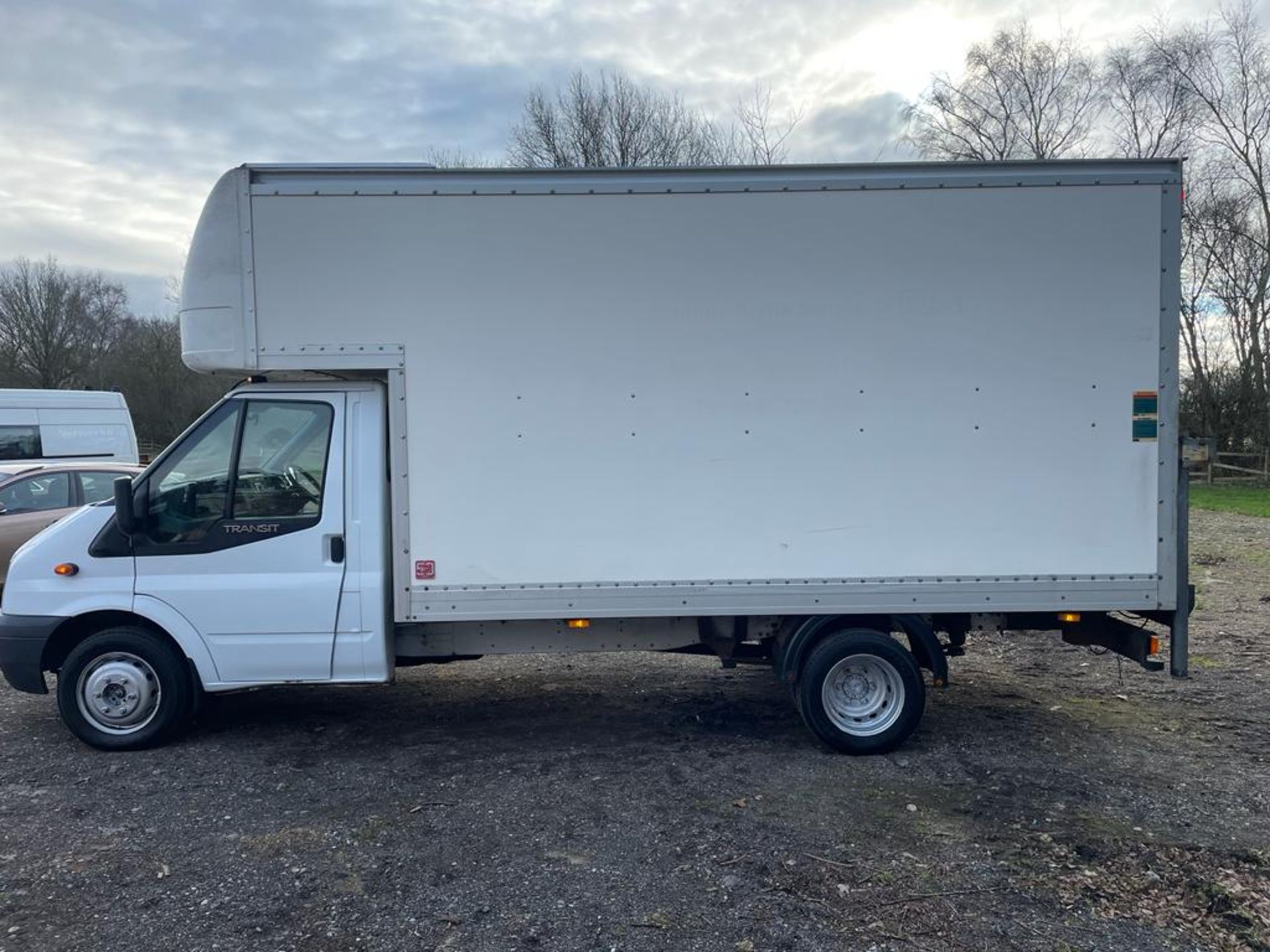 2012/62 FORD TRANSIT LUTON, 57K MILES WITH 9 SERVICE STAMPS, 2.2 DIESEL ENGINE *PLUS VAT* - Image 4 of 11