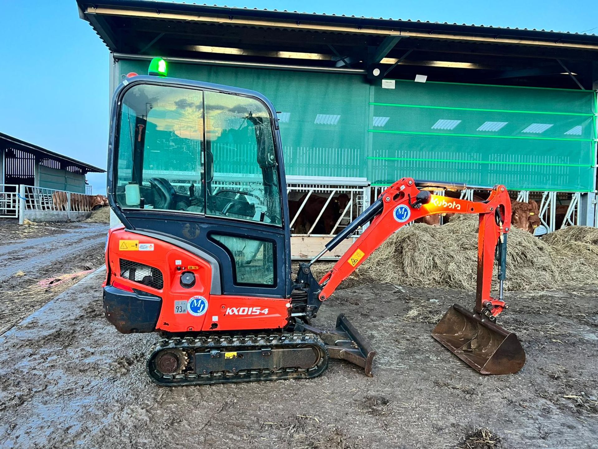 2015 KUBOTA KX015-4 1.5 TON MINI DIGGER, RUNS DRIVES DIGS, SHOWING A LOW AND GENUINE 1850 HOURS - Image 6 of 11