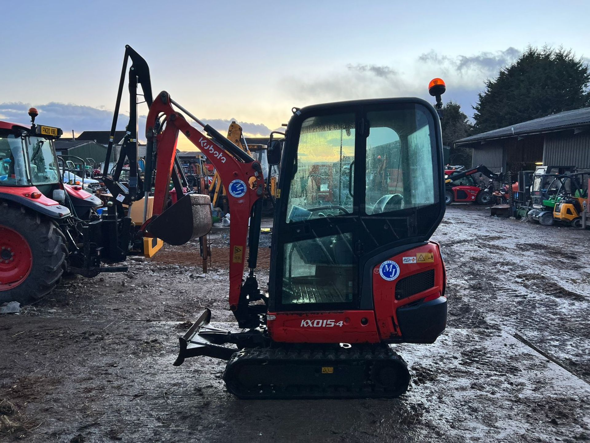 2015 KUBOTA KX015-4 1.5 TON MINI DIGGER, RUNS DRIVES DIGS, SHOWING A LOW AND GENUINE 1850 HOURS - Image 3 of 11