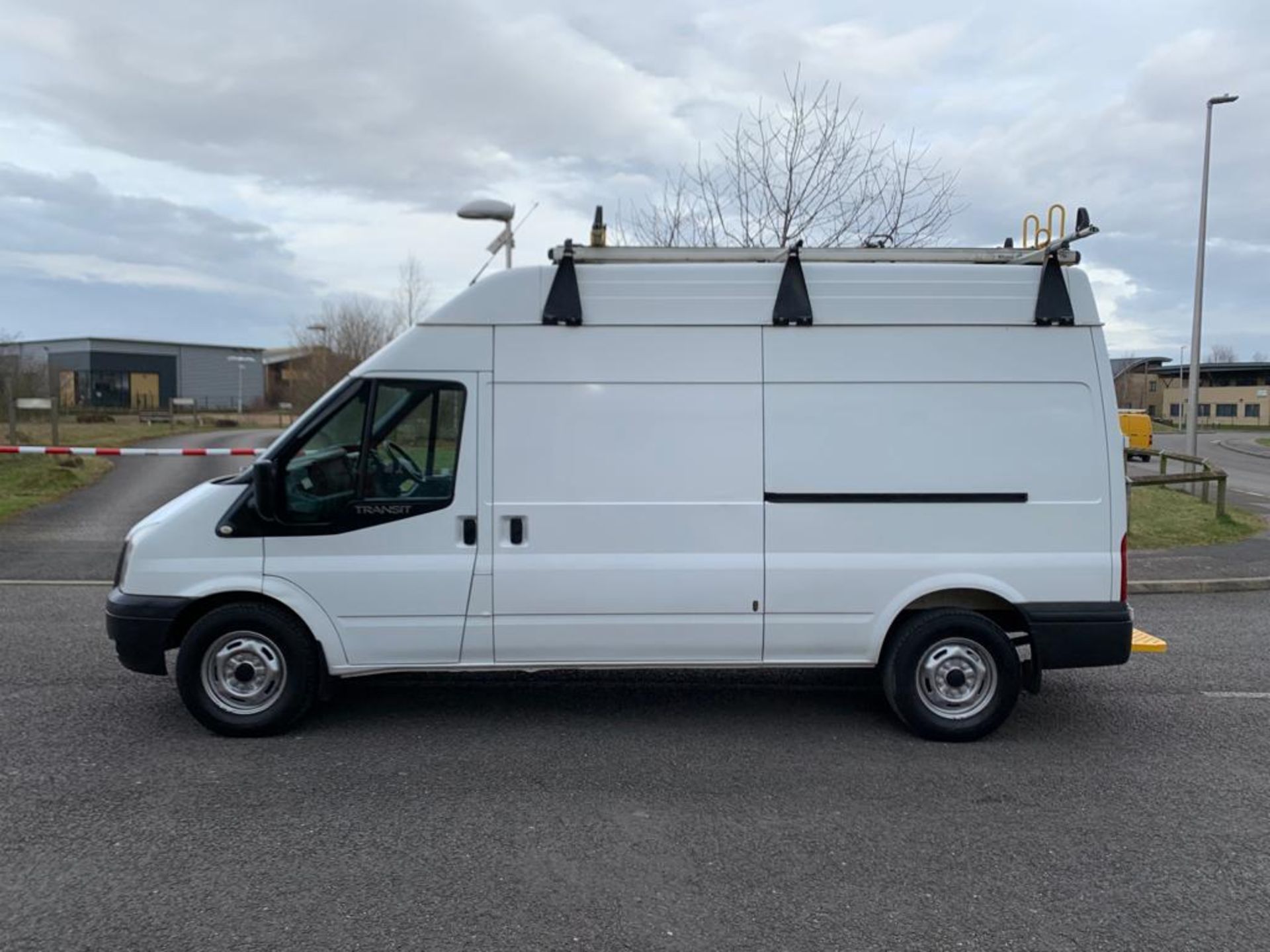 2013 FORD TRANSIT 125 T350 AWD WHITE PANEL VAN, 83,676 MILES, 2.2 DIESEL *NO VAT* - Image 4 of 26