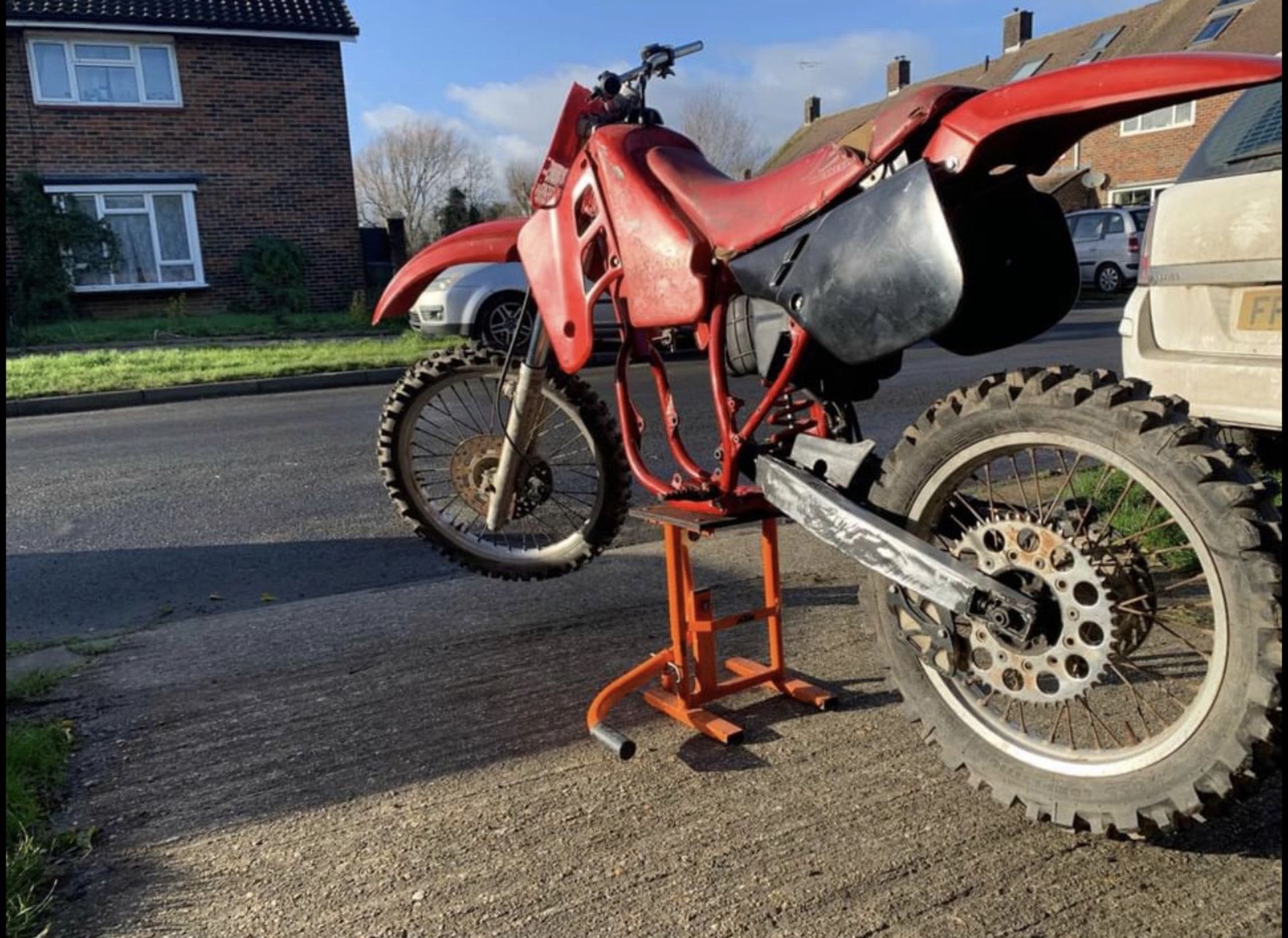 HONDA CR500 1988 MODEL, ROLLING CHASSIS, NO ENGINE, A GREAT BIKE TO BUILD UP AS THEY ARE VERY RARE - Image 2 of 3