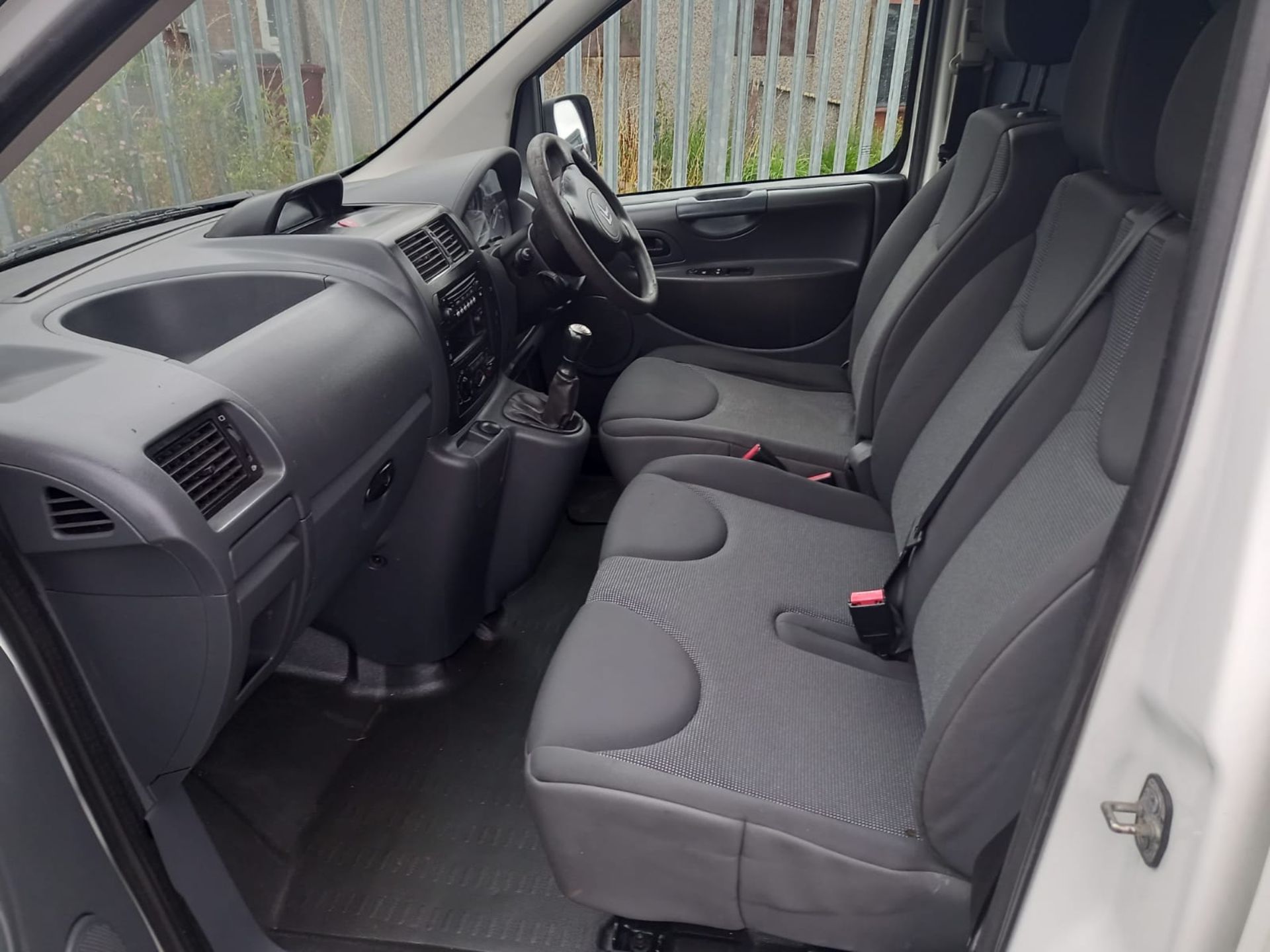 2015 CITROEN DISPATCH 1000 L1H1 EN-RISE HDI WHITE PANEL VAN, 1.6 DIESEL, 140,475 MILES *NO VAT* - Image 7 of 10