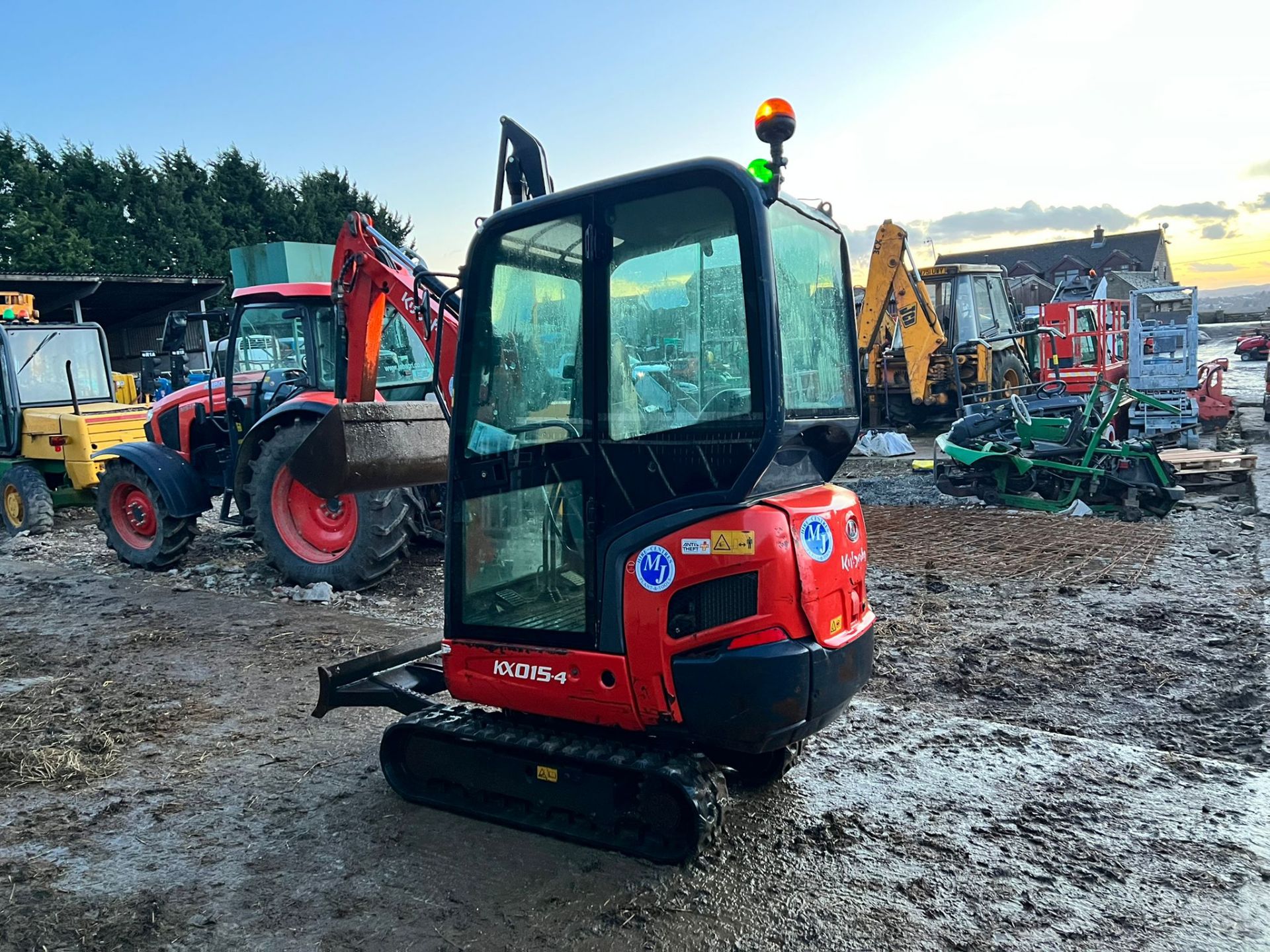 2015 KUBOTA KX015-4 1.5 TON MINI DIGGER, RUNS DRIVES DIGS, SHOWING A LOW AND GENUINE 1850 HOURS - Image 4 of 11