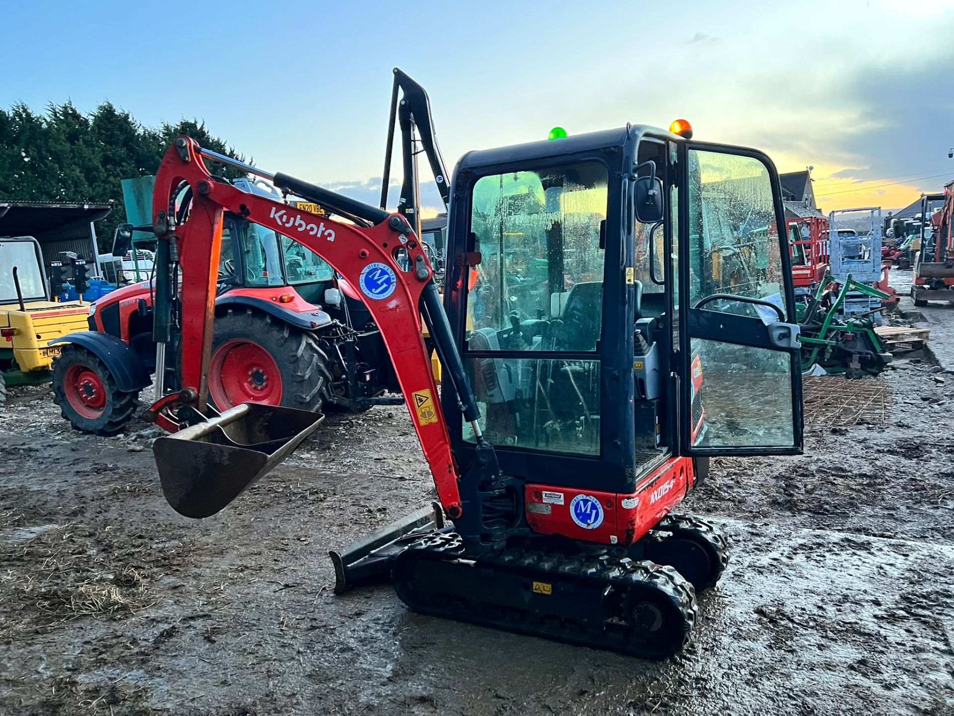 2015 KUBOTA KX015-4 1.5 TON MINI DIGGER, RUNS DRIVES DIGS, SHOWING A LOW AND GENUINE 1850 HOURS - Image 7 of 11