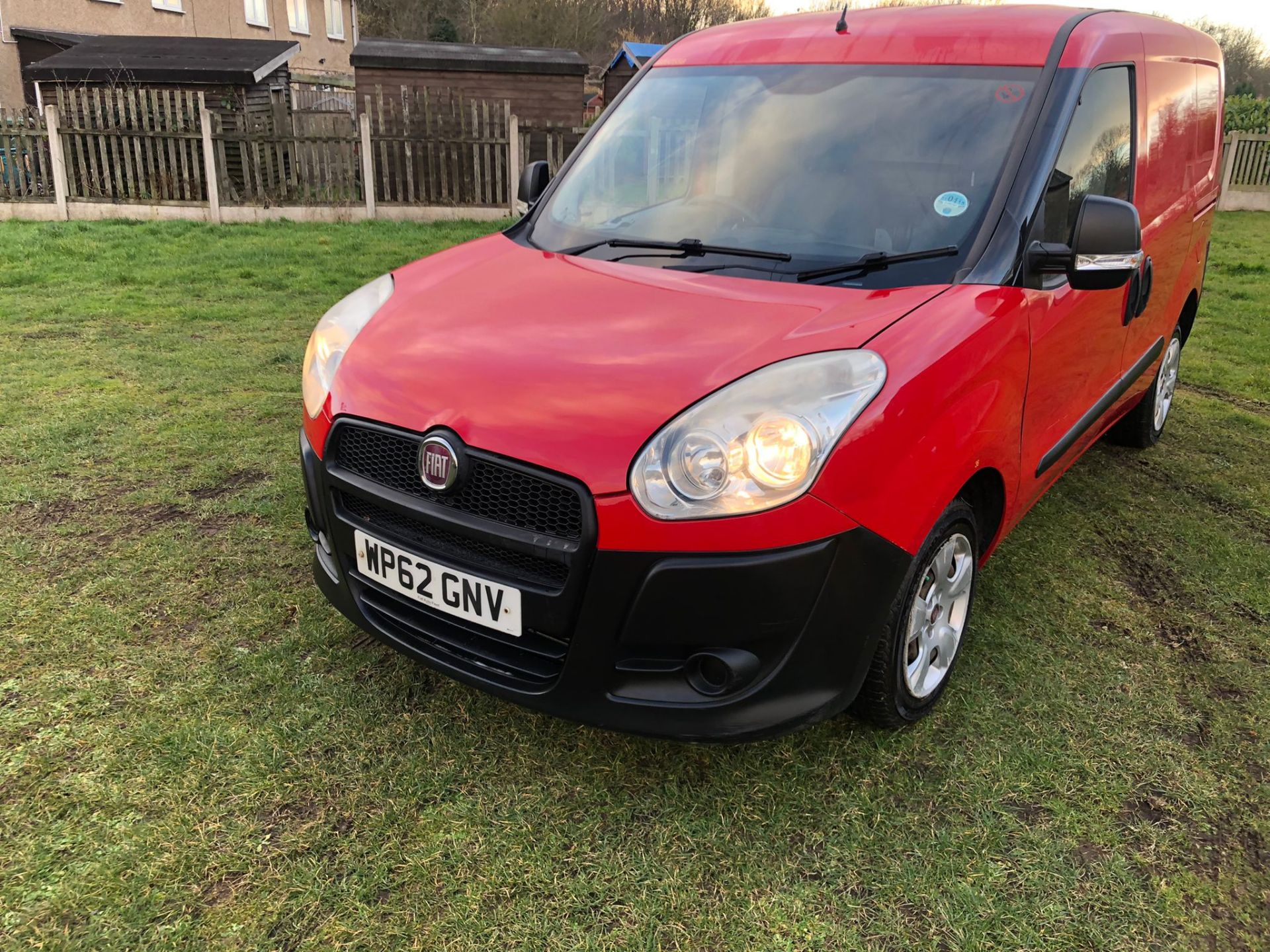 2013/62 REG FIAT DOBLO 16V MULTIJET 1.25 DIESEL RED PANEL VAN, SHOWING 0 FORMER KEEPERS *NO VAT* - Image 2 of 12