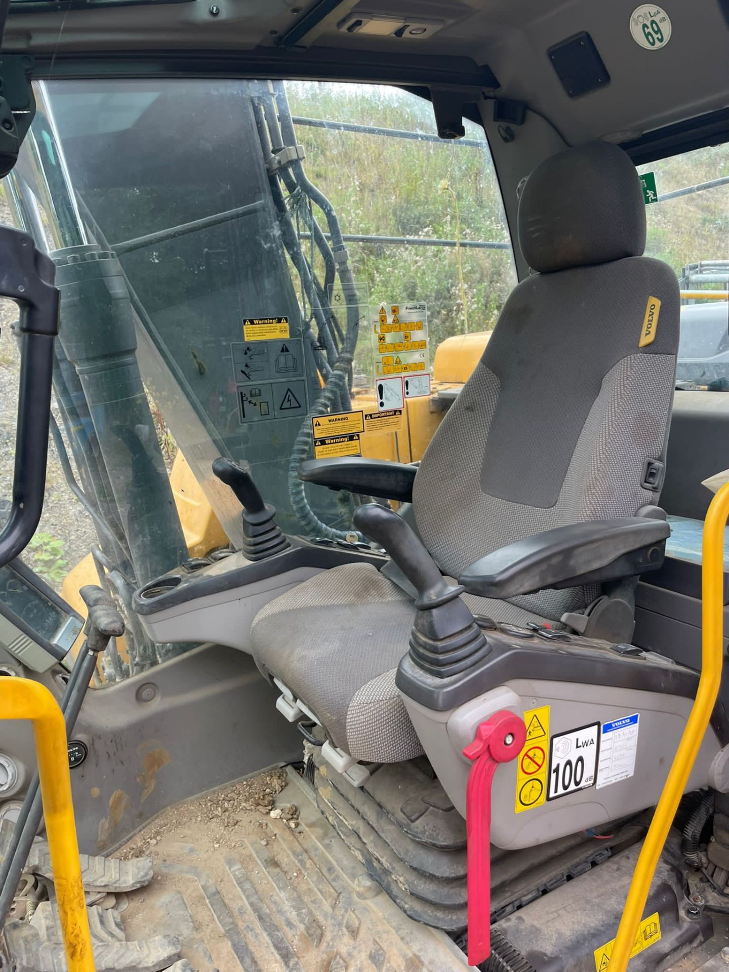 2014 VOLVO EC140DL 14 TON STEEL TRACKED EXCAVATOR, RUNS DRIVES AND DIGS, FULLY GLASS CAB *PLUS VAT* - Image 6 of 7