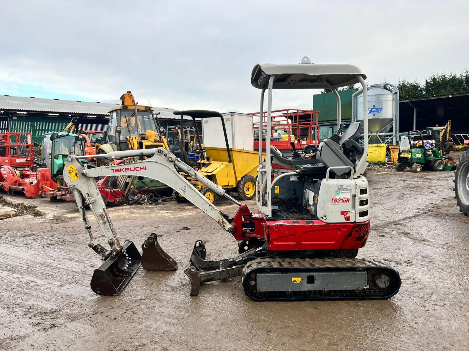 2015 TAKEUCHI TB215R 1.5 TON MINI DIGGER, RUNS DRIVES AND WORKS, 2 BUCKETS *PLUS VAT* - Image 3 of 22