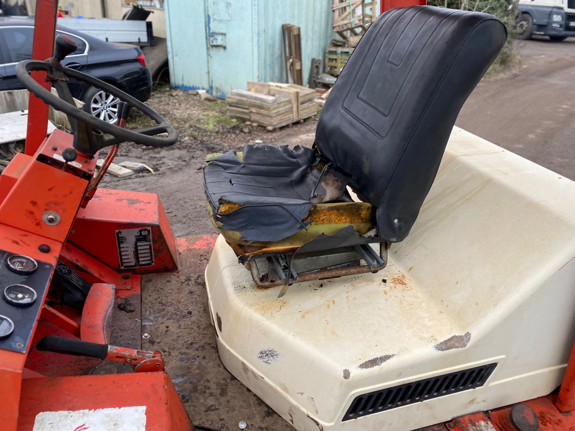 MANITOU 3 TON DIESEL ROUGH TERRAIN FORKLIFT, C/W TOE TIP ATTACHMENT, WEIGHT 3.8 TON *PLUS VAT* - Image 6 of 9