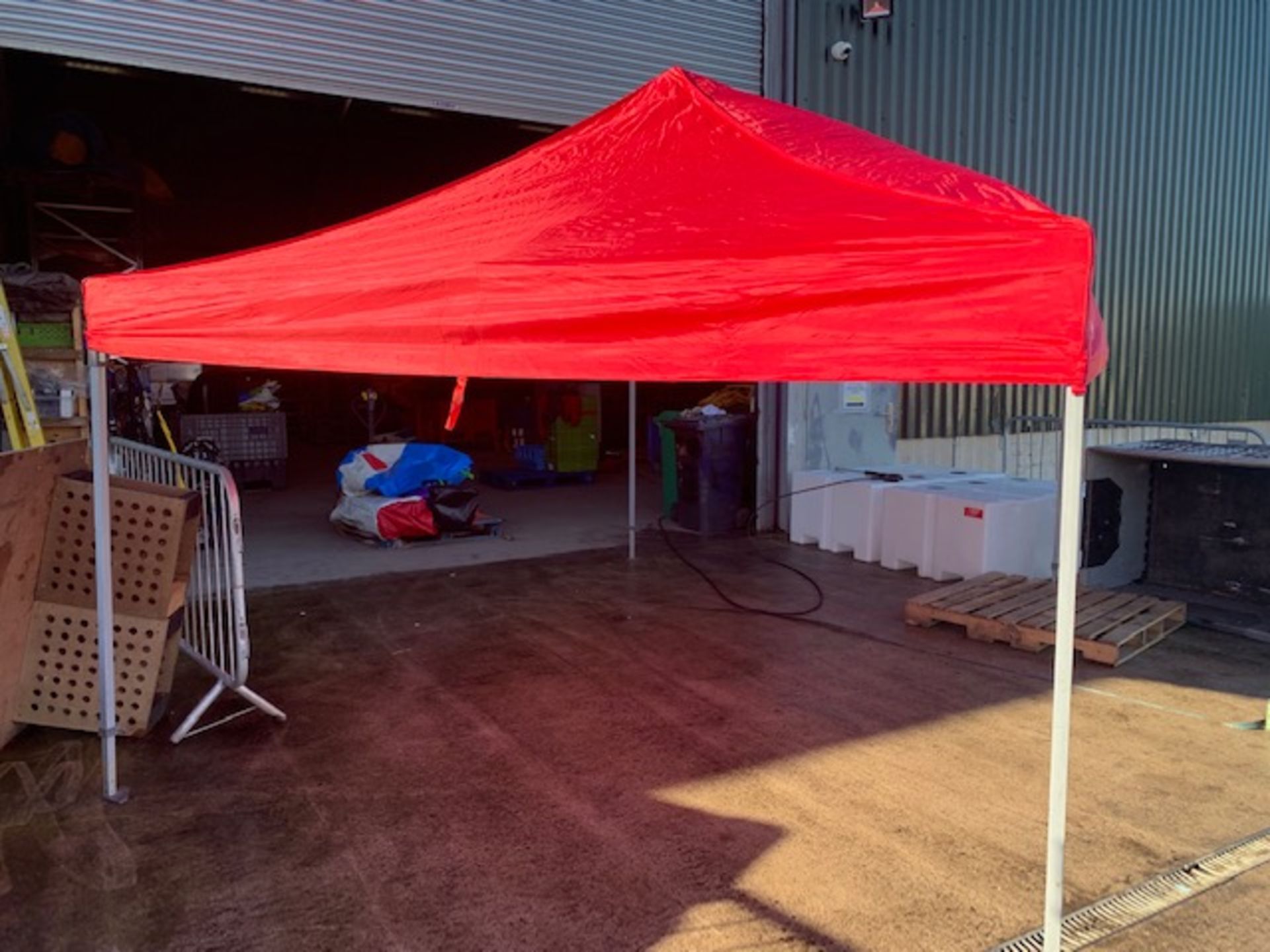 POP UP EVENT MARQUEE 3m WIDE x 4.5m LONG, RED CANOPY *PLUS VAT* - Image 2 of 4