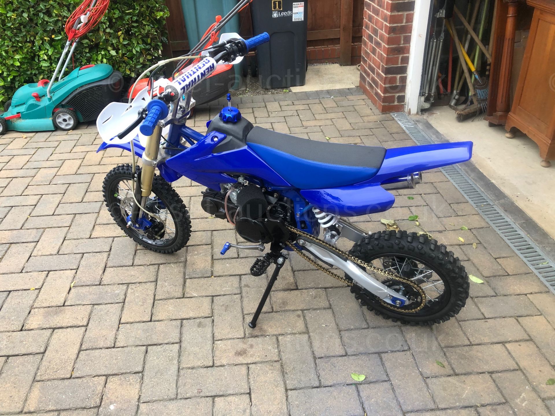 MOTO MADNESS DIRT BIKE 125 PIT BIKE, HAS RECENTLY BEEN REBUILT, ENGINE SERVICED *NO VAT* - Image 3 of 11