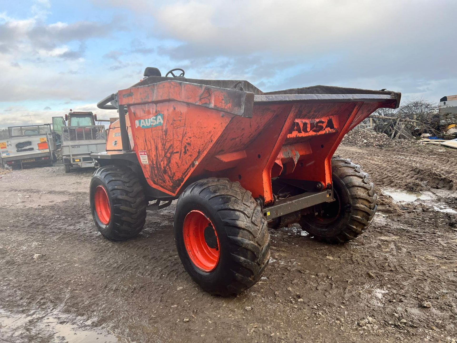 2015 AUSA D1000AP 10 TON 4WD ARTICULATED DUMPER, RUNS DRIVES AND TIPS *PLUS VAT* - Image 3 of 12