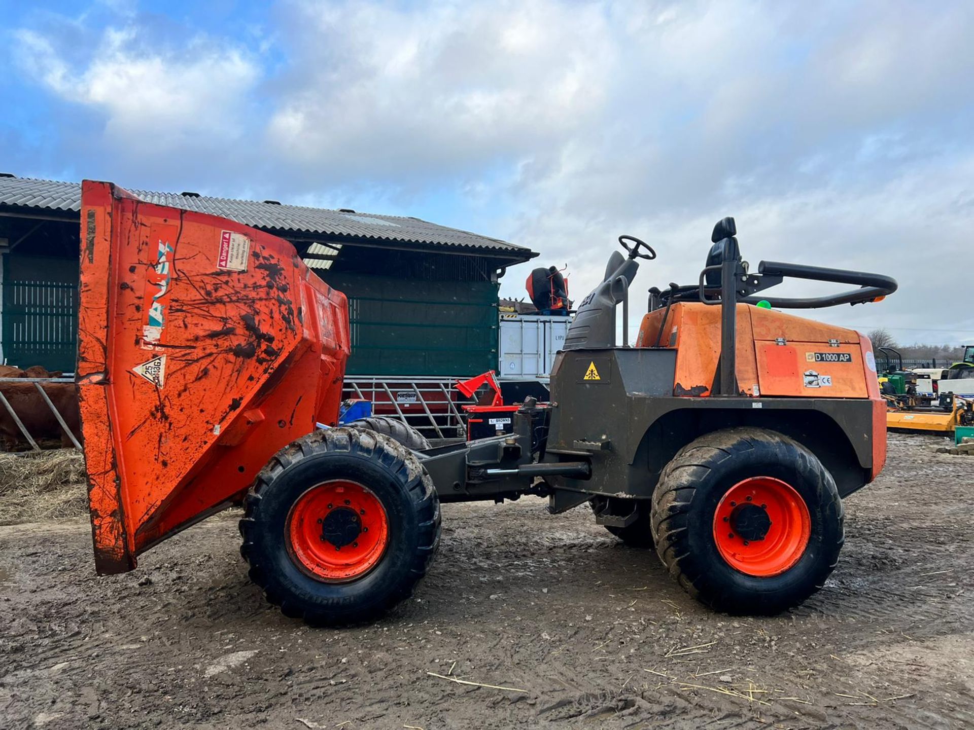 2015 AUSA D1000AP 10 TON 4WD ARTICULATED DUMPER, RUNS DRIVES AND TIPS *PLUS VAT* - Image 2 of 12