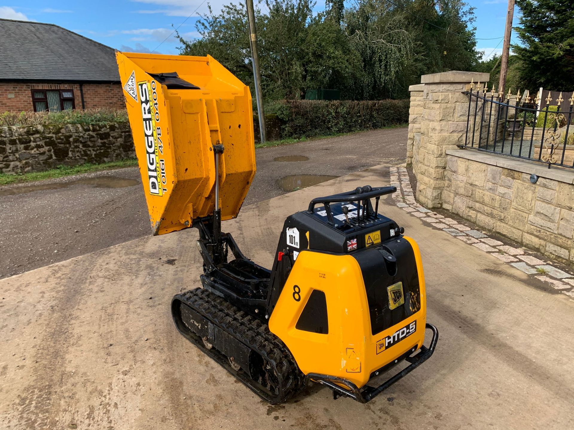 2018 JCB HTD-5 DIESEL TRACKED DUMPER, RUNS DRIVES AND WORKS WELL, HIGH TIP DUMP *PLUS VAT* - Image 4 of 12