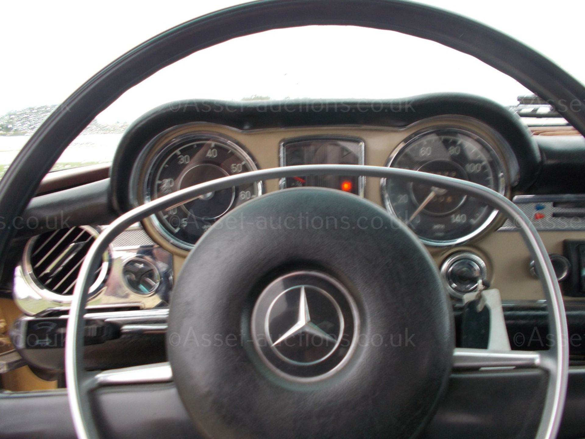 1969 MERCEDES 280SL PAGODA, AUTOMATIC, HARD/SOFT TOPS, LEFT HAND DRIVE, AMERICAN IMPORT *NO VAT* - Image 32 of 38