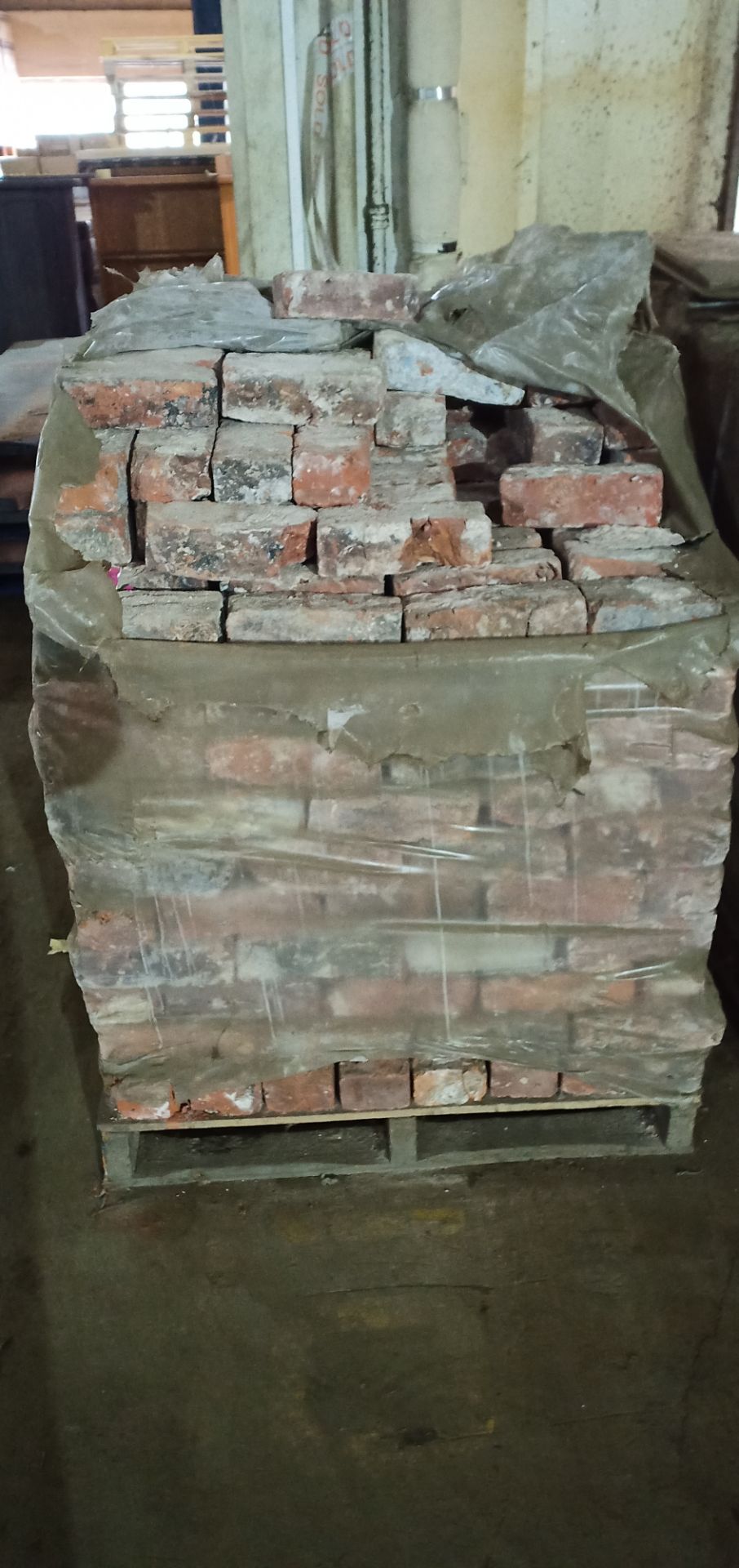 3 PALLETS OF APPROX 1100 ACCRINGTON BRICKS, RRP £1.99 EACH *PLUS VAT*