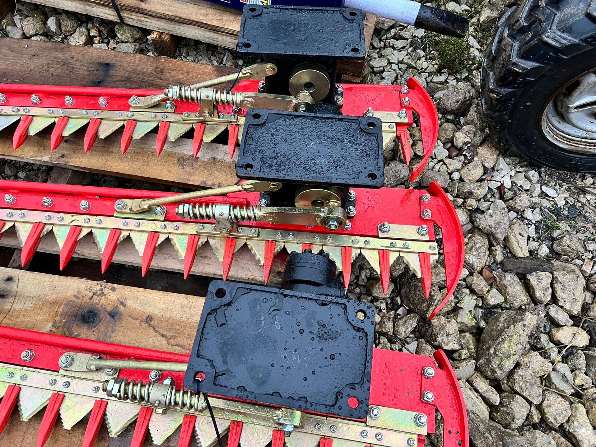 1 x NEW AND UNUSED 1.8 METRE KUBOTA ORANGE HEDGE CUTTER / TRIMMERS, SUITABLE FOR 1-3 TON DIGGER - Image 5 of 7