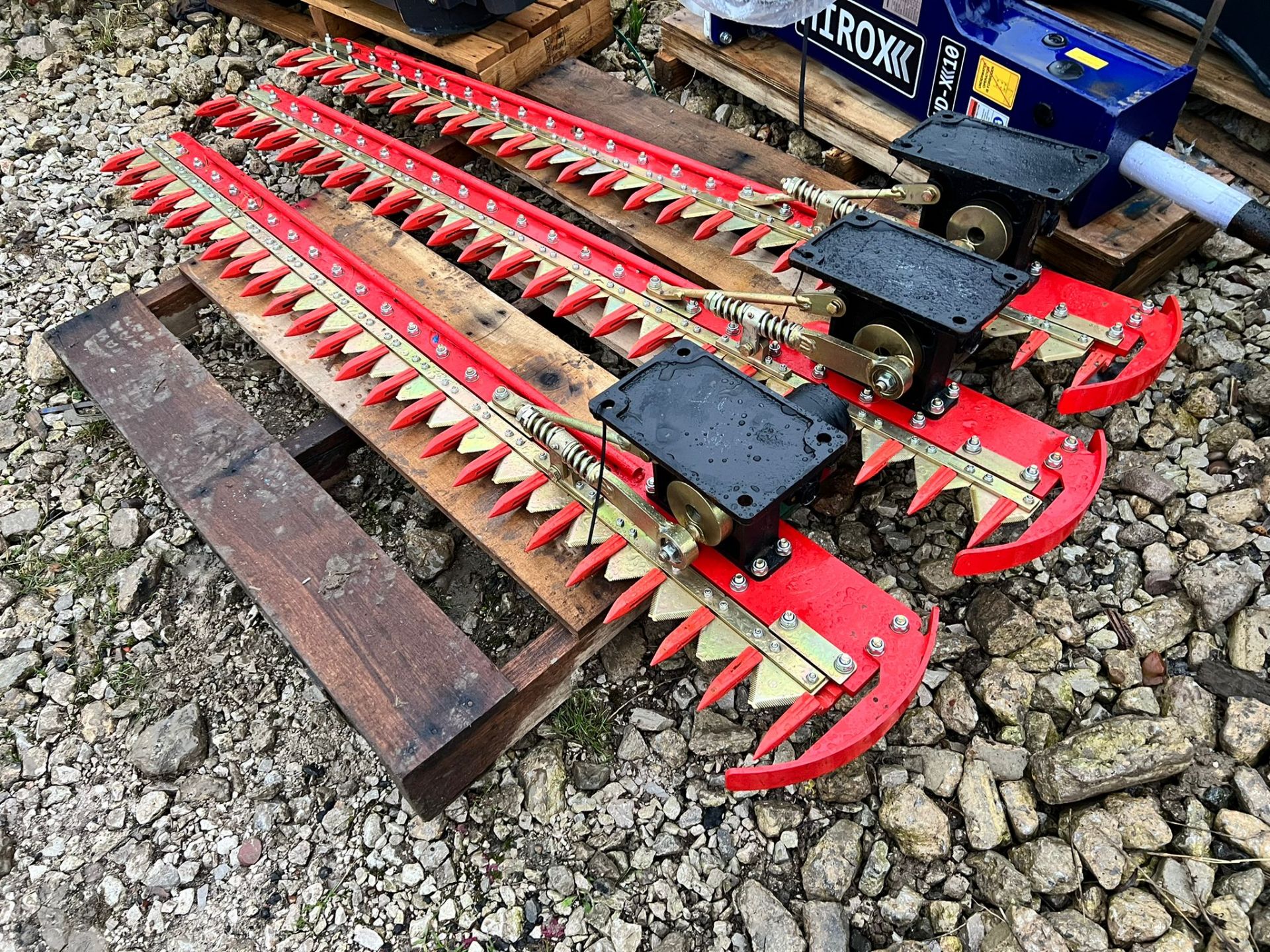 1 x NEW AND UNUSED 1.8 METRE KUBOTA ORANGE HEDGE CUTTER / TRIMMERS, SUITABLE FOR 1-3 TON DIGGER - Image 2 of 7