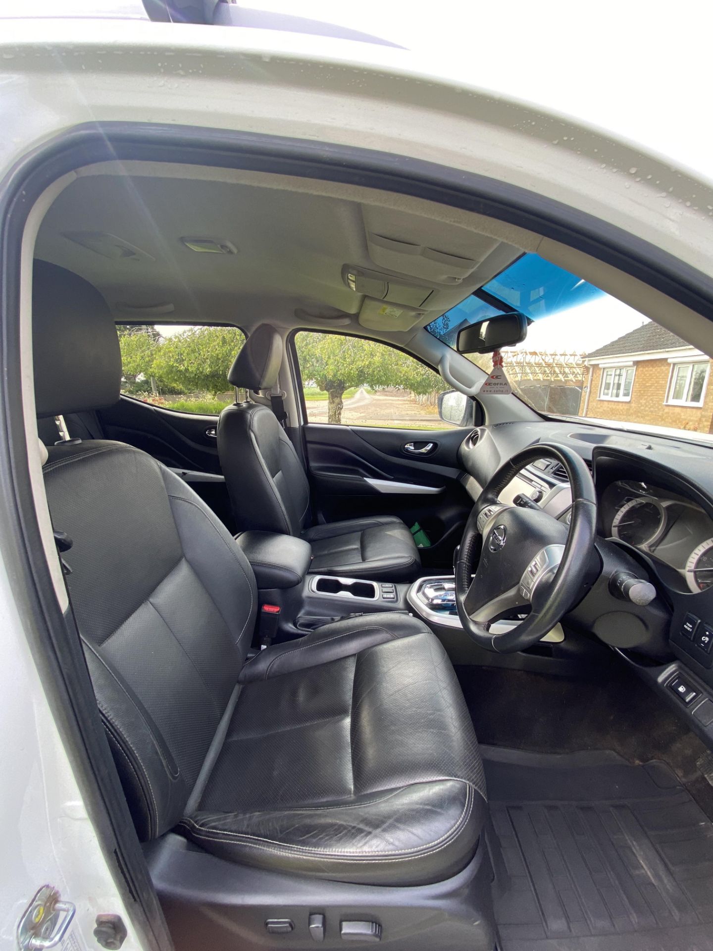 2017/67 NISSAN NAVARA NP300 TEKNA DCI AUTO TOP SPEC WHITE PICK UP, 104K MILES *NO VAT* - Image 8 of 9