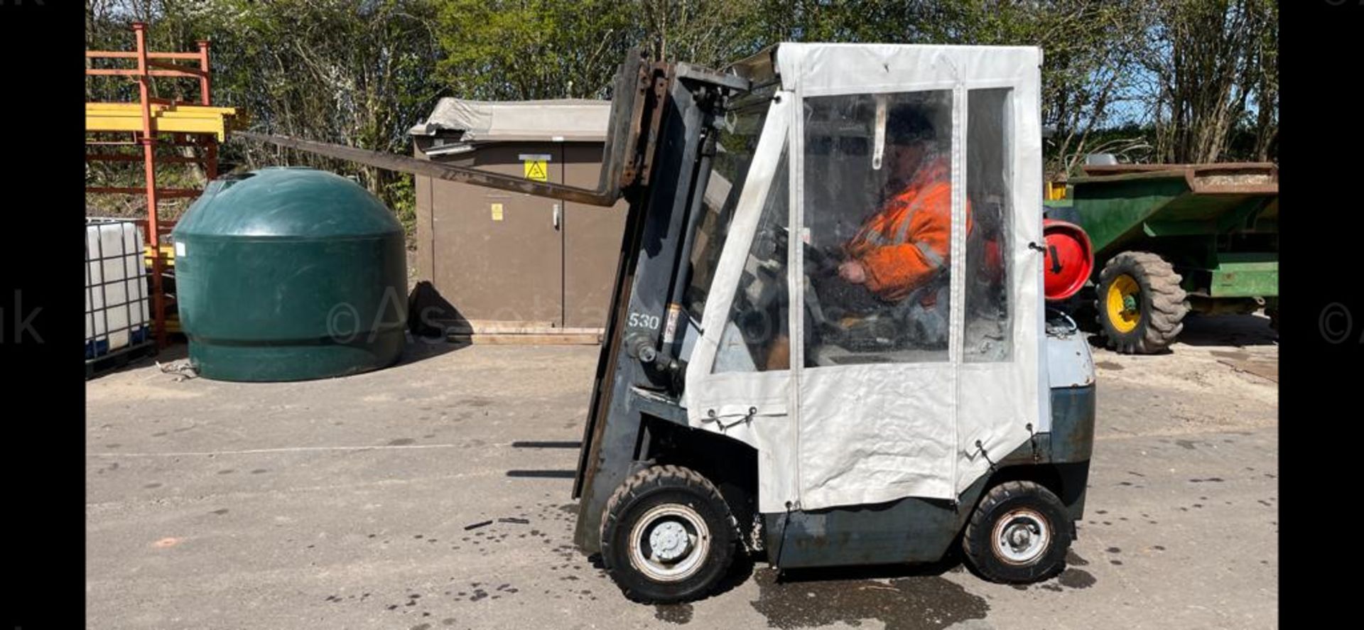 KALMAR 1.6T GAS CONTAINER SPEC FORKLIFT, STARTS DRIVES AND LIFTS TO 3.3M *PLUS VAT* - Image 5 of 17