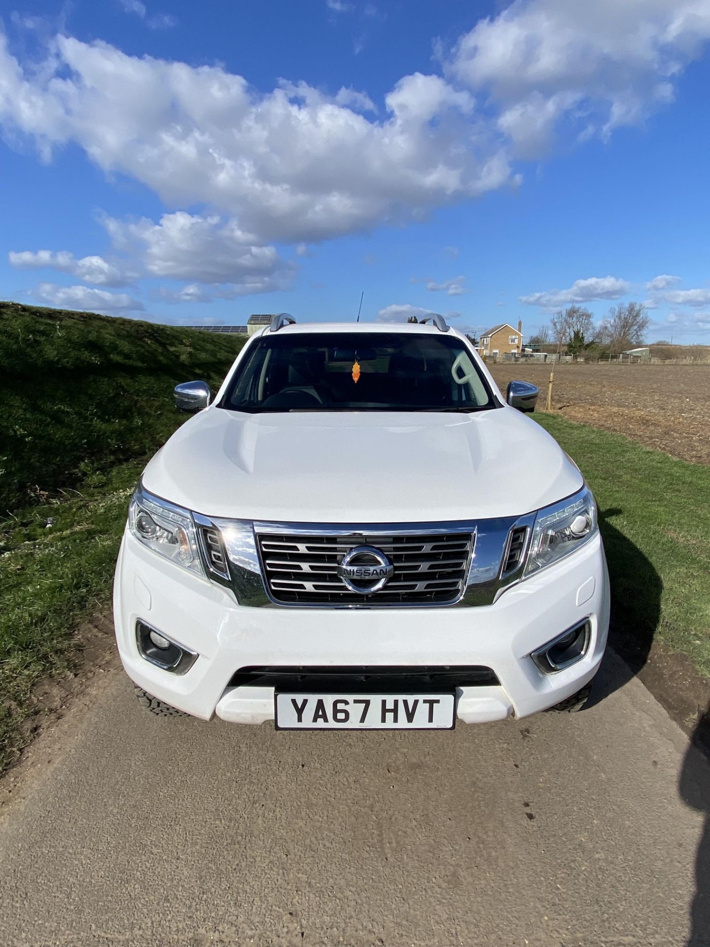 2017/67 NISSAN NAVARA NP300 TEKNA DCI AUTO TOP SPEC WHITE PICK UP, 104K MILES *NO VAT* - Image 2 of 9