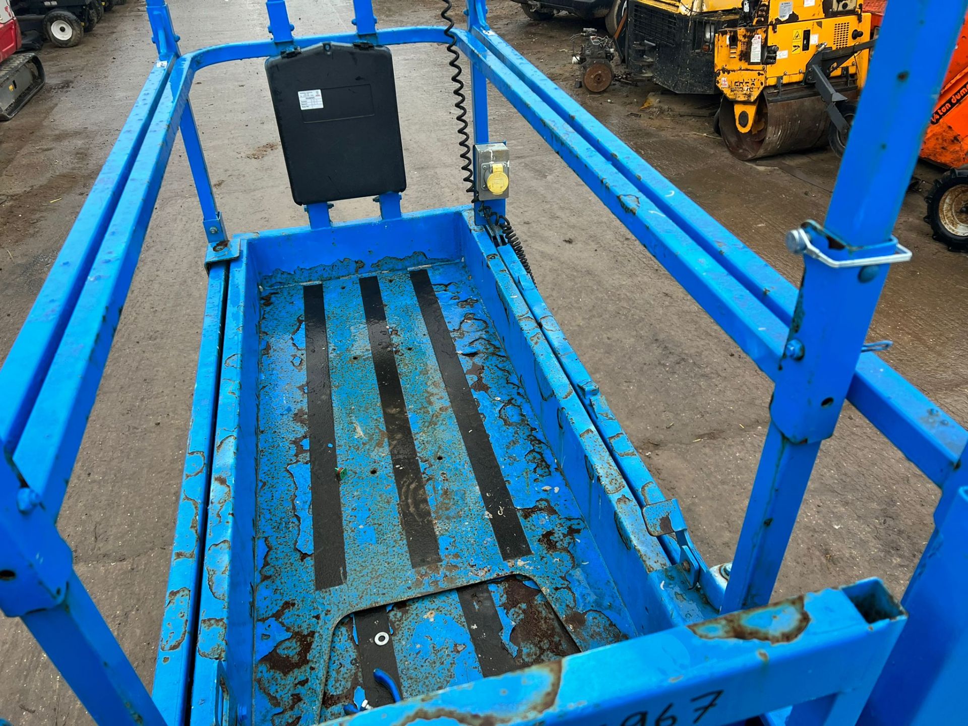 2014 Genie-GS1932 Electric Scissor Lift, Drives And Lifts, Showing A Low 243 Hours! *PLUS VAT* - Image 9 of 11