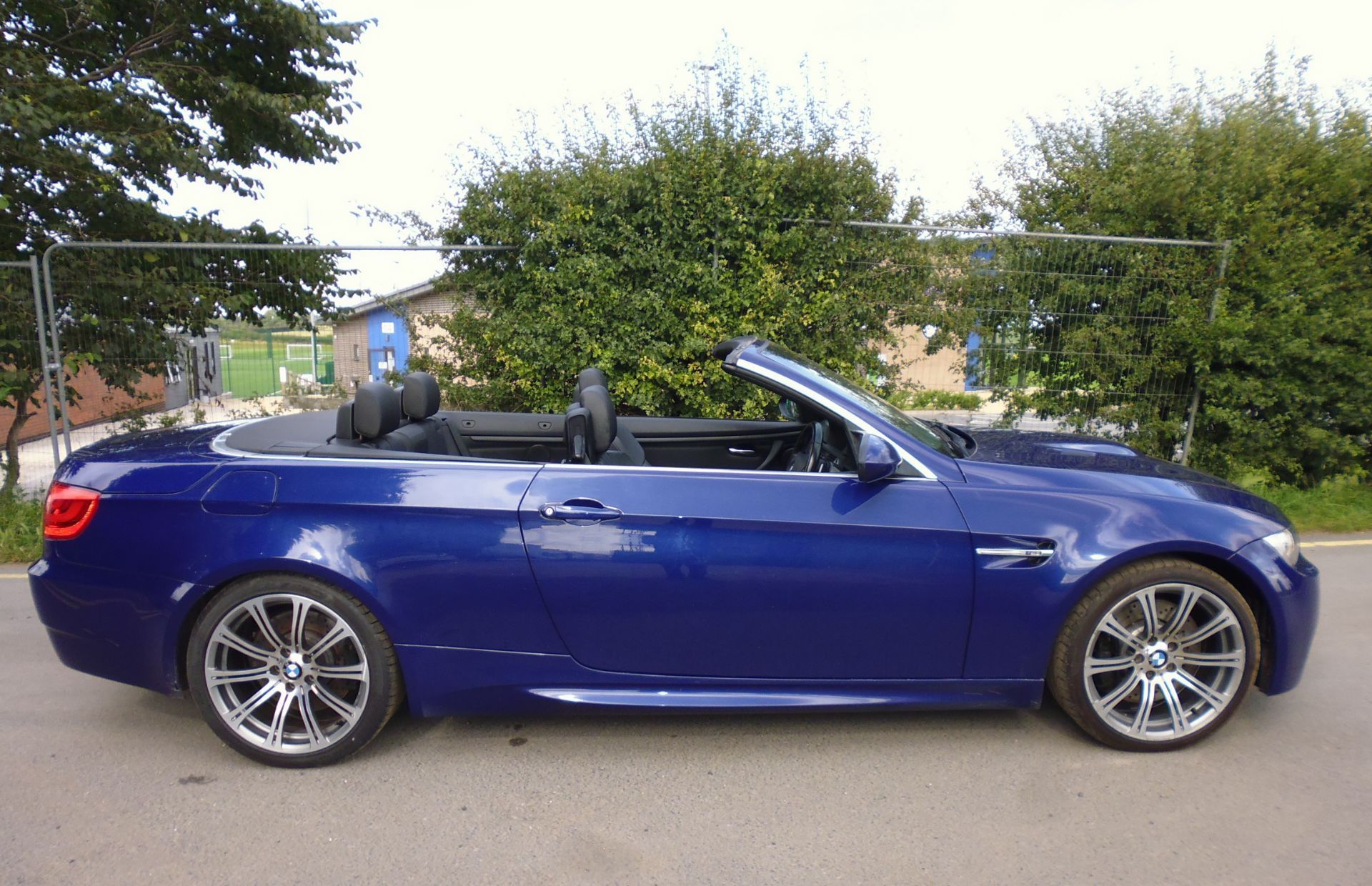 2012 BMW M3 SEMI AUTO BLUE CONVERTIBLE, 4.0 PETROL ENGINE, 19" ALLOYS *NO VAT* - Image 2 of 4