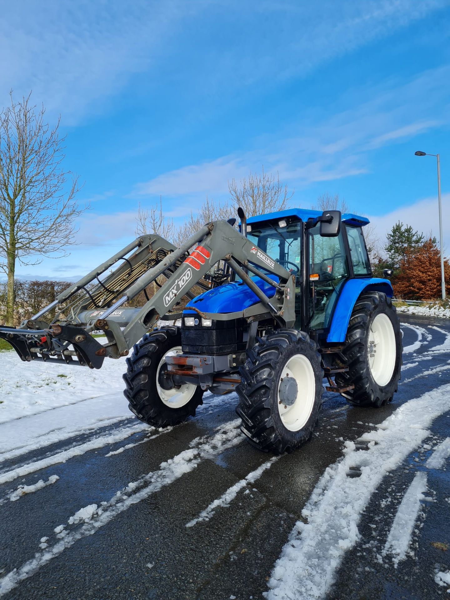 NEW HOLLAND TS 100, YEAR 2000, 11,000 HOURS, MAILLEUX FRONT LOADER, 90% TYRES ALL ROUND *PLUS VAT* - Image 3 of 5
