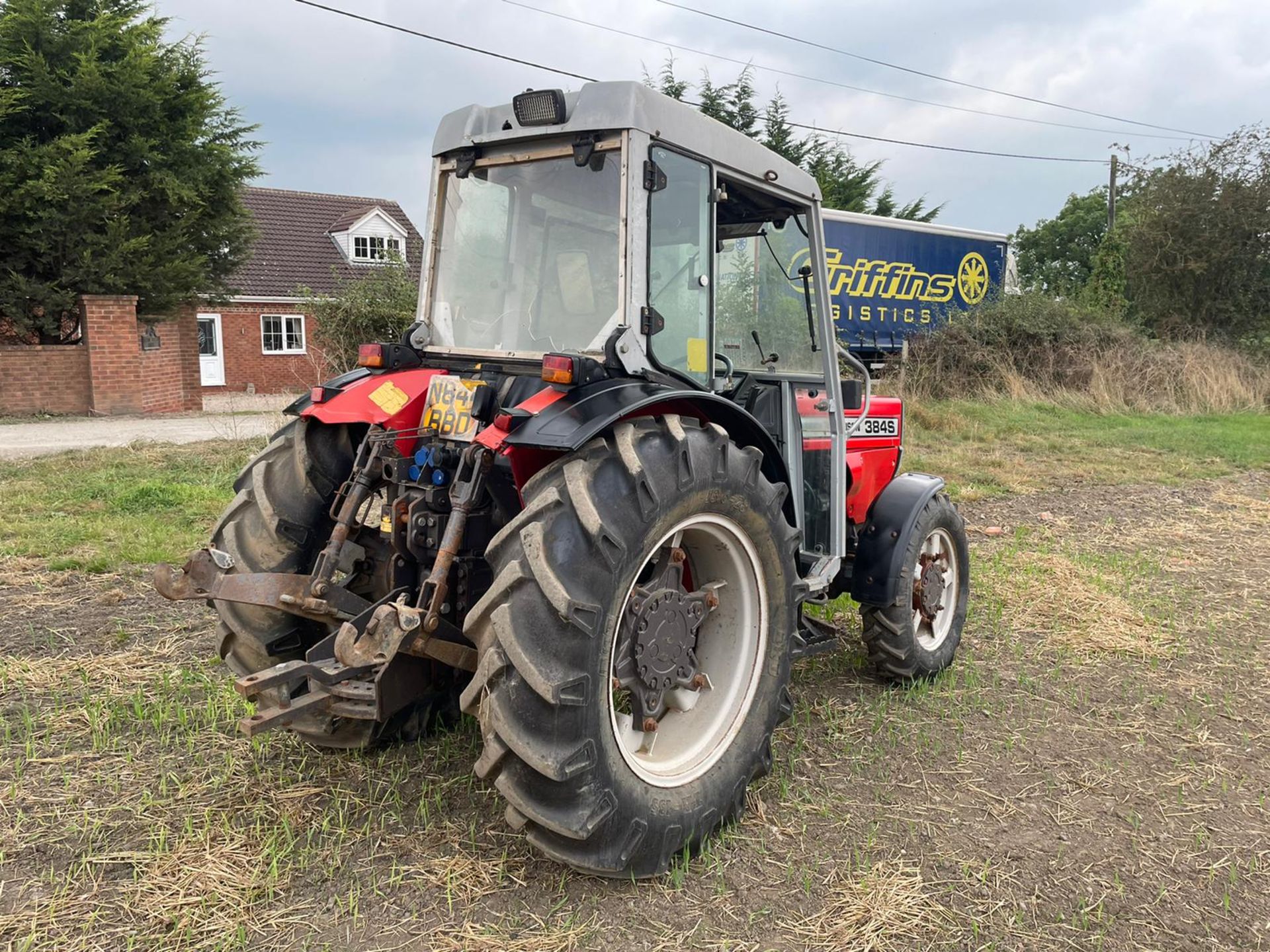 MASSEY FERGUSON 384S TRACTOR, RUNS DRIVES AND WORKS, SHOWING A LOW 5547 HOURS *PLUS VAT* - Image 9 of 15
