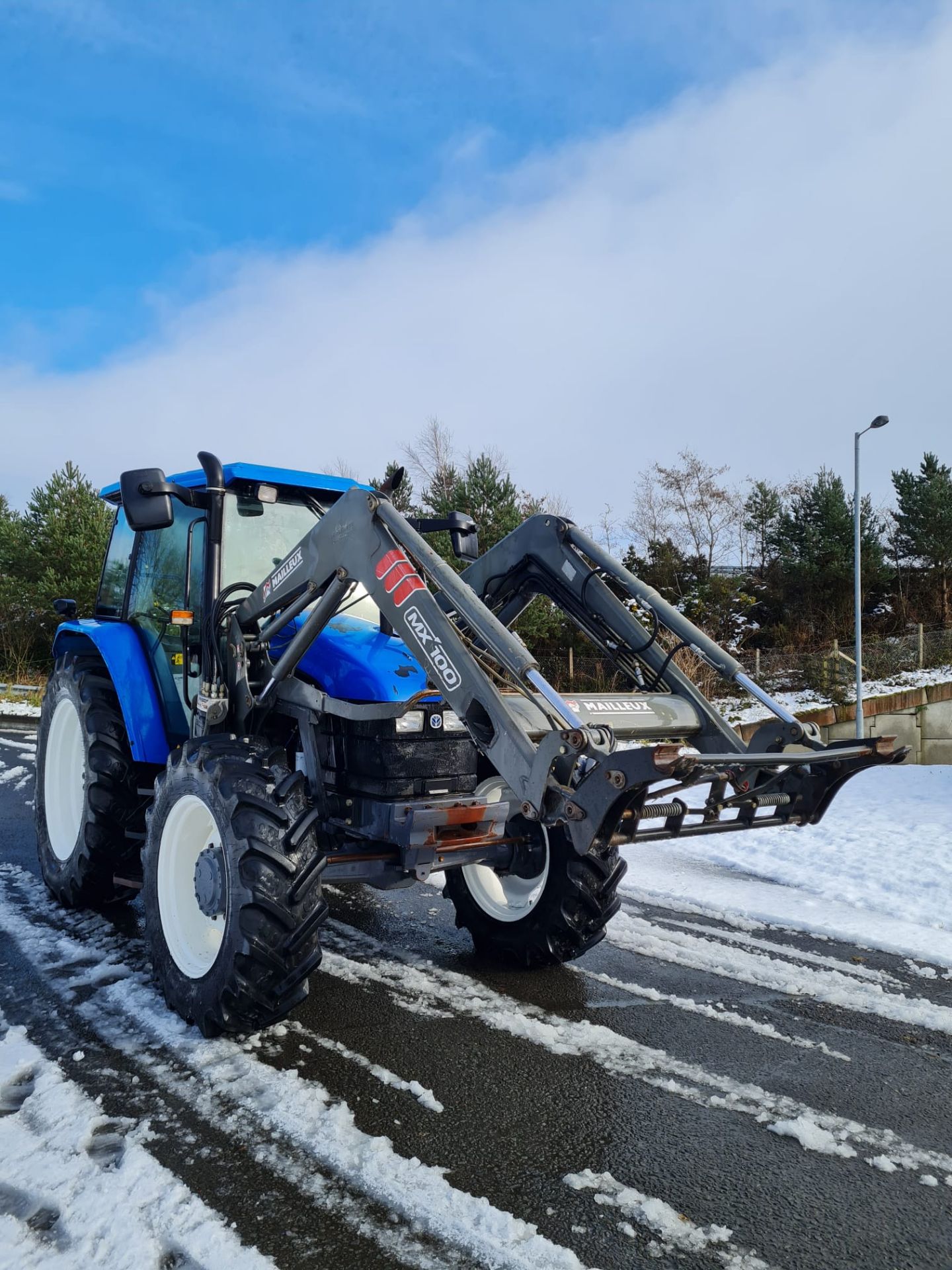 NEW HOLLAND TS 100, YEAR 2000, 11,000 HOURS, MAILLEUX FRONT LOADER, 90% TYRES ALL ROUND *PLUS VAT*