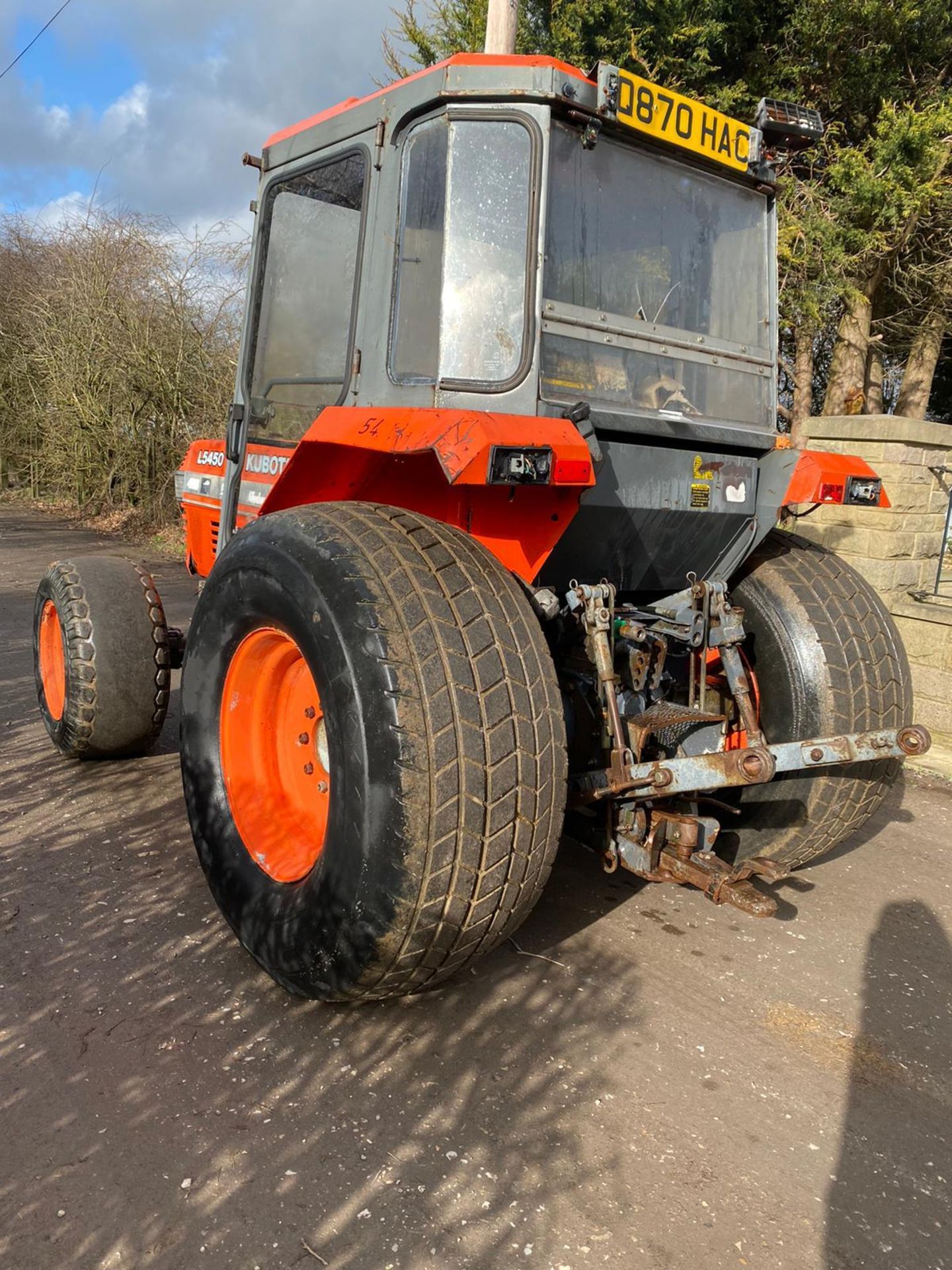 KUBOTA L5450 TRACTOR FULL CAB. RUNS AND DRIVES, 4 WHEEL DRIVE *PLUS VAT* - Image 5 of 8