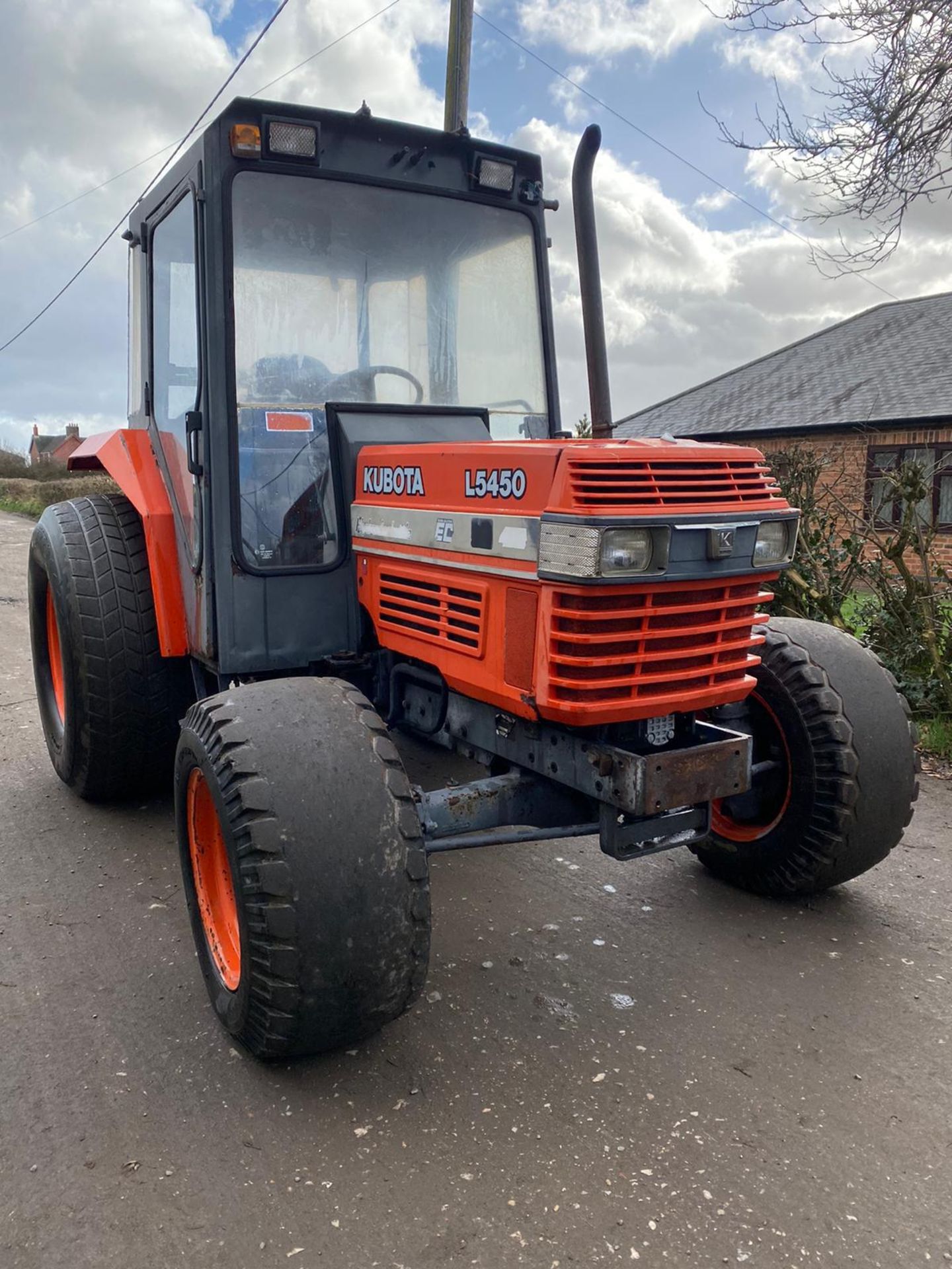 KUBOTA L5450 TRACTOR FULL CAB. RUNS AND DRIVES, 4 WHEEL DRIVE *PLUS VAT*