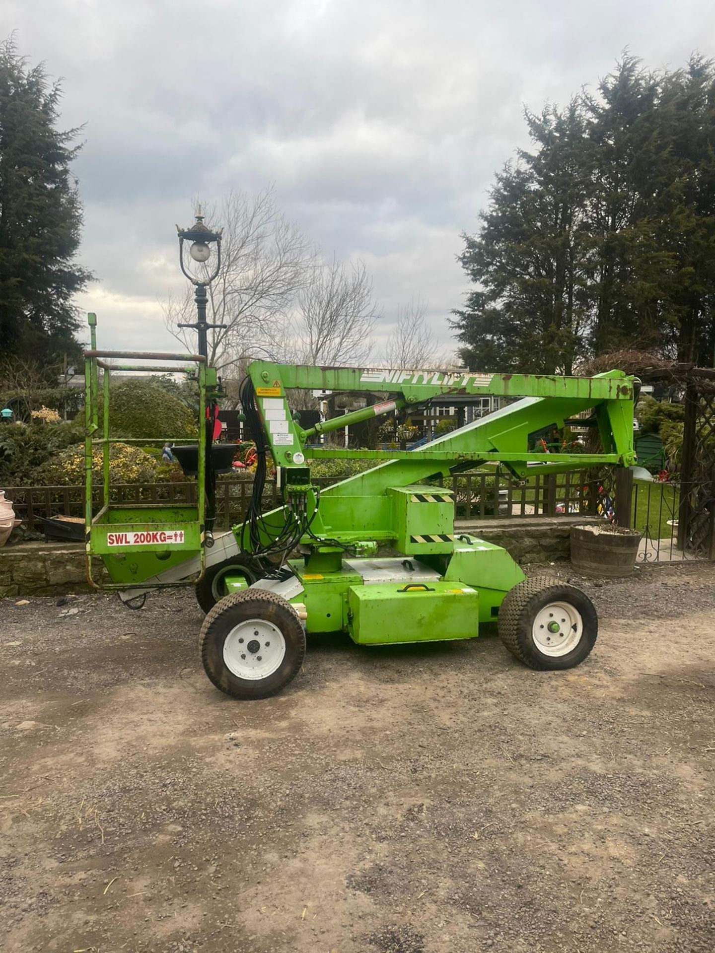 NIFTYLIFT HEIGHT RIDER 12 BOOM LIFT DIESEL AND BATTERY POWERED, RUNS WORKS AND LIFTS *PLUS VAT*