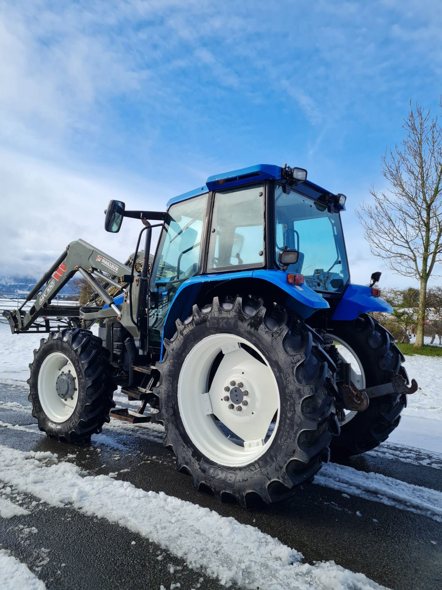 NEW HOLLAND TS 100, YEAR 2000, 11,000 HOURS, MAILLEUX FRONT LOADER, 90% TYRES ALL ROUND *PLUS VAT* - Image 2 of 5