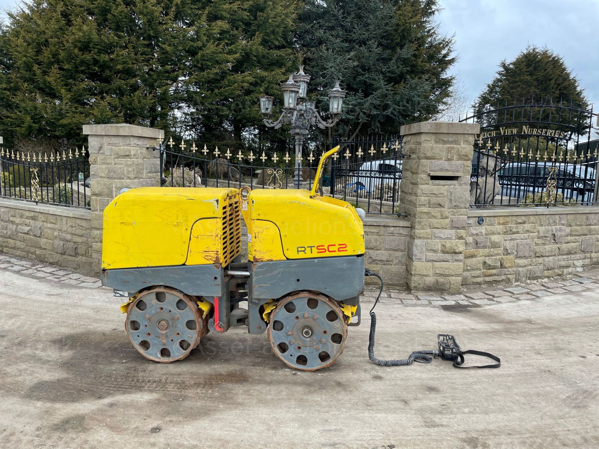 2014 WACKER NEUSON RTSC2 WALK BEHIND TRENCH ROLLER, RUNS AND DRIVES, SHOWING A LOW 402 HOURS - Image 2 of 9