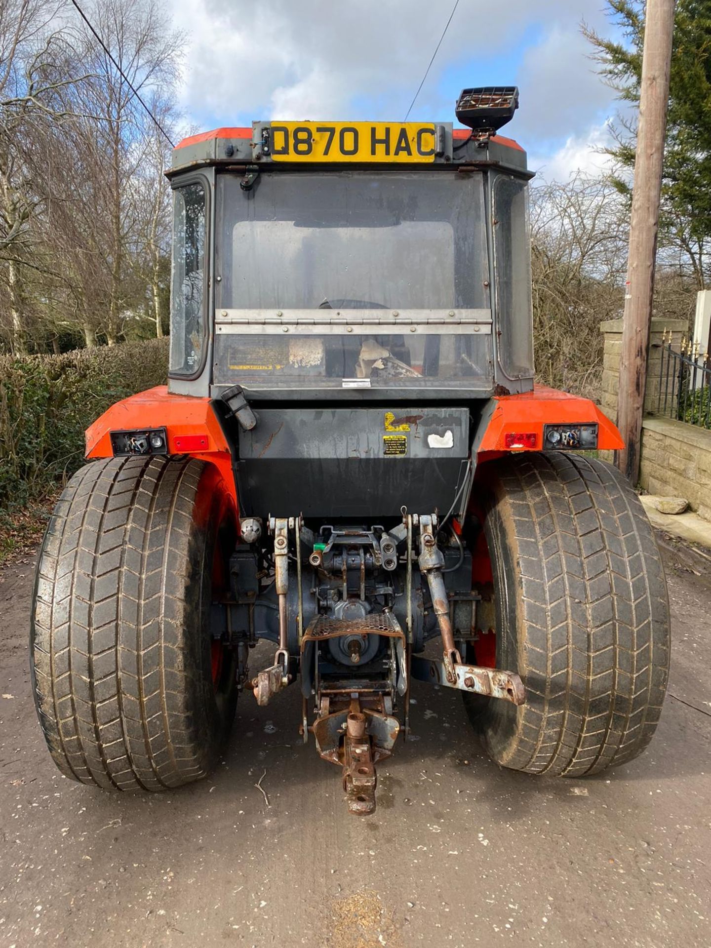 KUBOTA L5450 TRACTOR FULL CAB. RUNS AND DRIVES, 4 WHEEL DRIVE *PLUS VAT* - Image 6 of 8