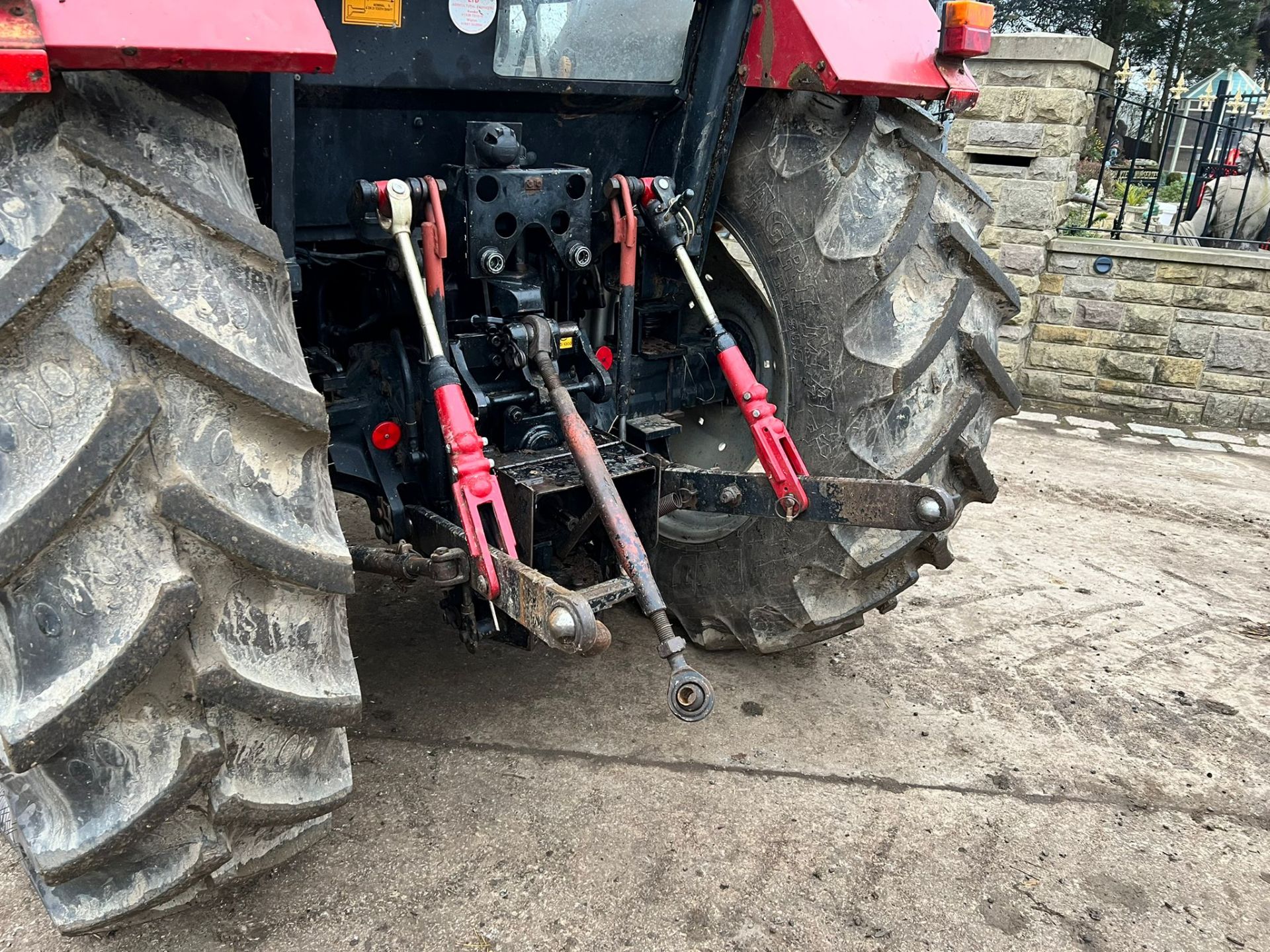 CASE 4230 84hp 4WD TRACTOR WITH FRONT LOADER, PALLET FORKS AND BUCKET *PLUS VAT* - Image 7 of 13